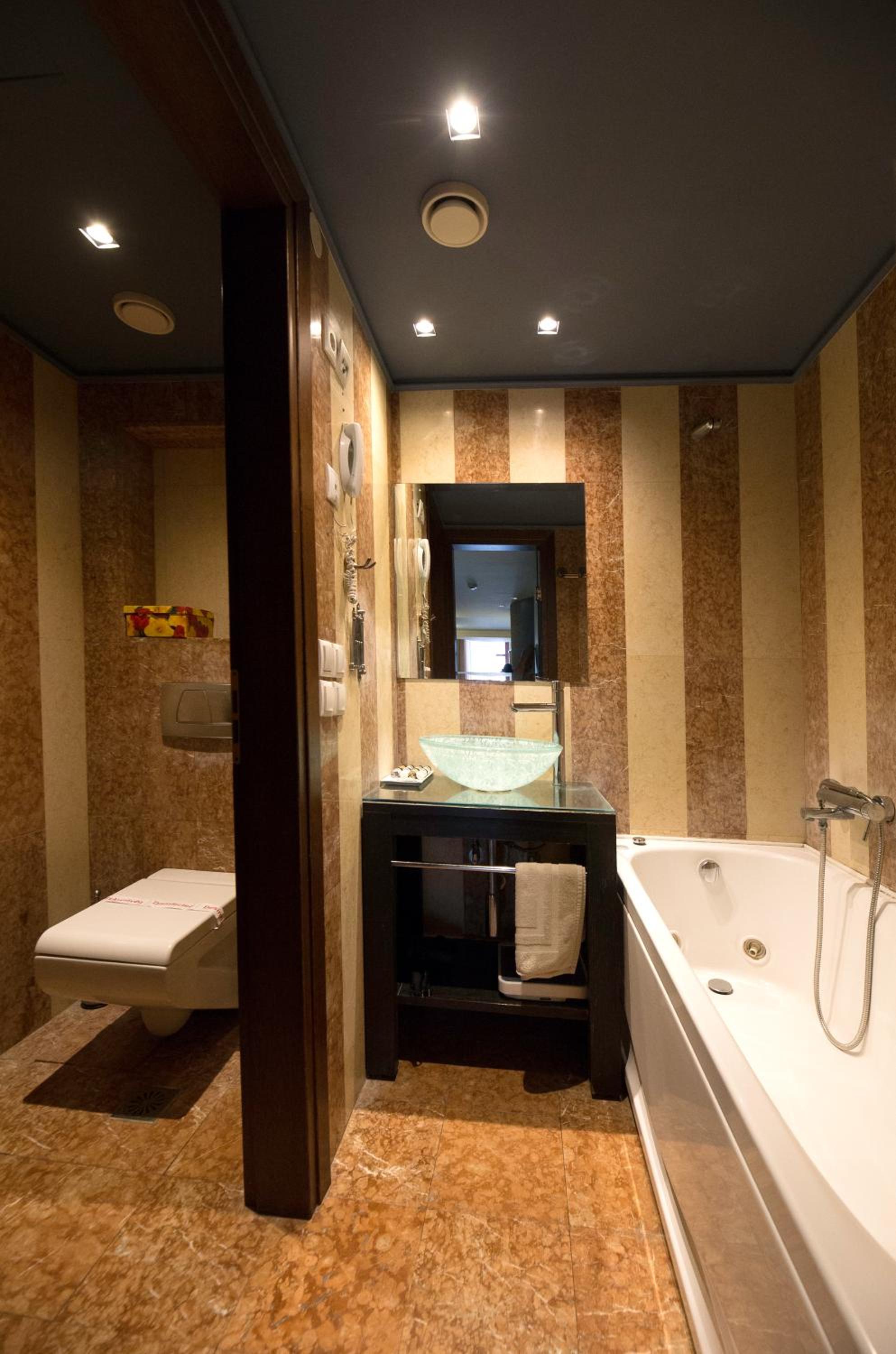 Deluxe Suite with City View