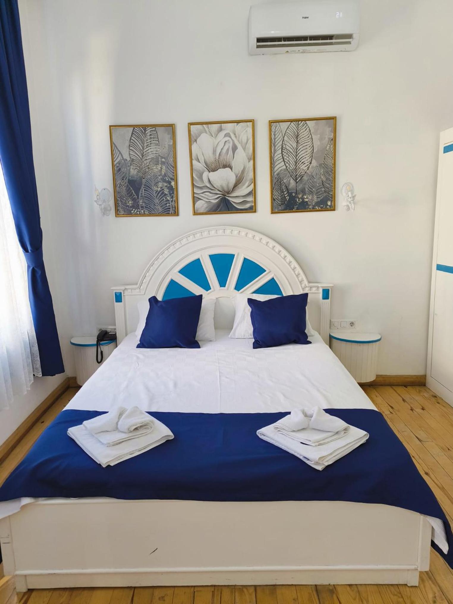 Large Double Room photo 1