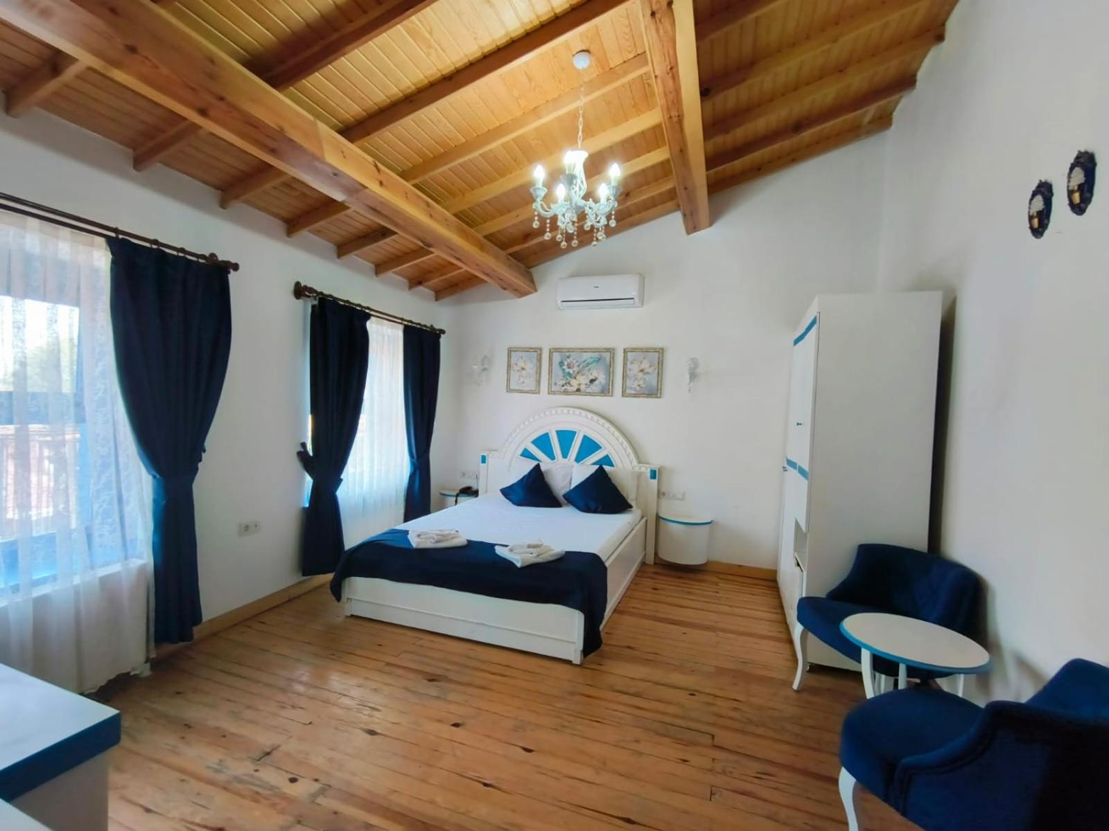 Large Double Room photo 3