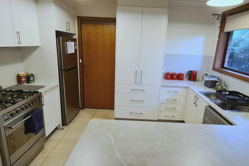 Five-Bedroom House photo 3