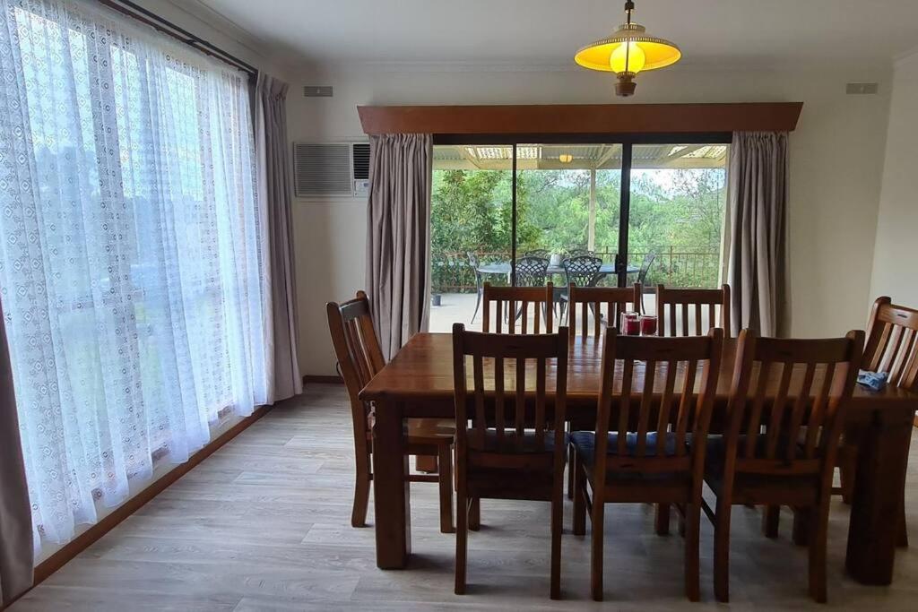 Five-Bedroom House photo 2
