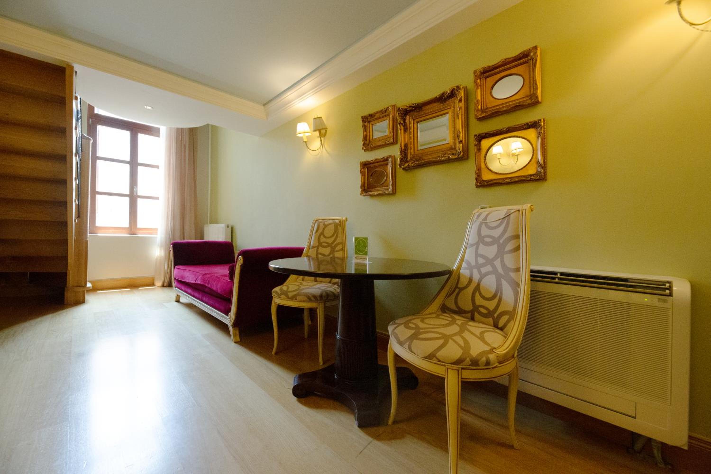 Deluxe Suite with City View