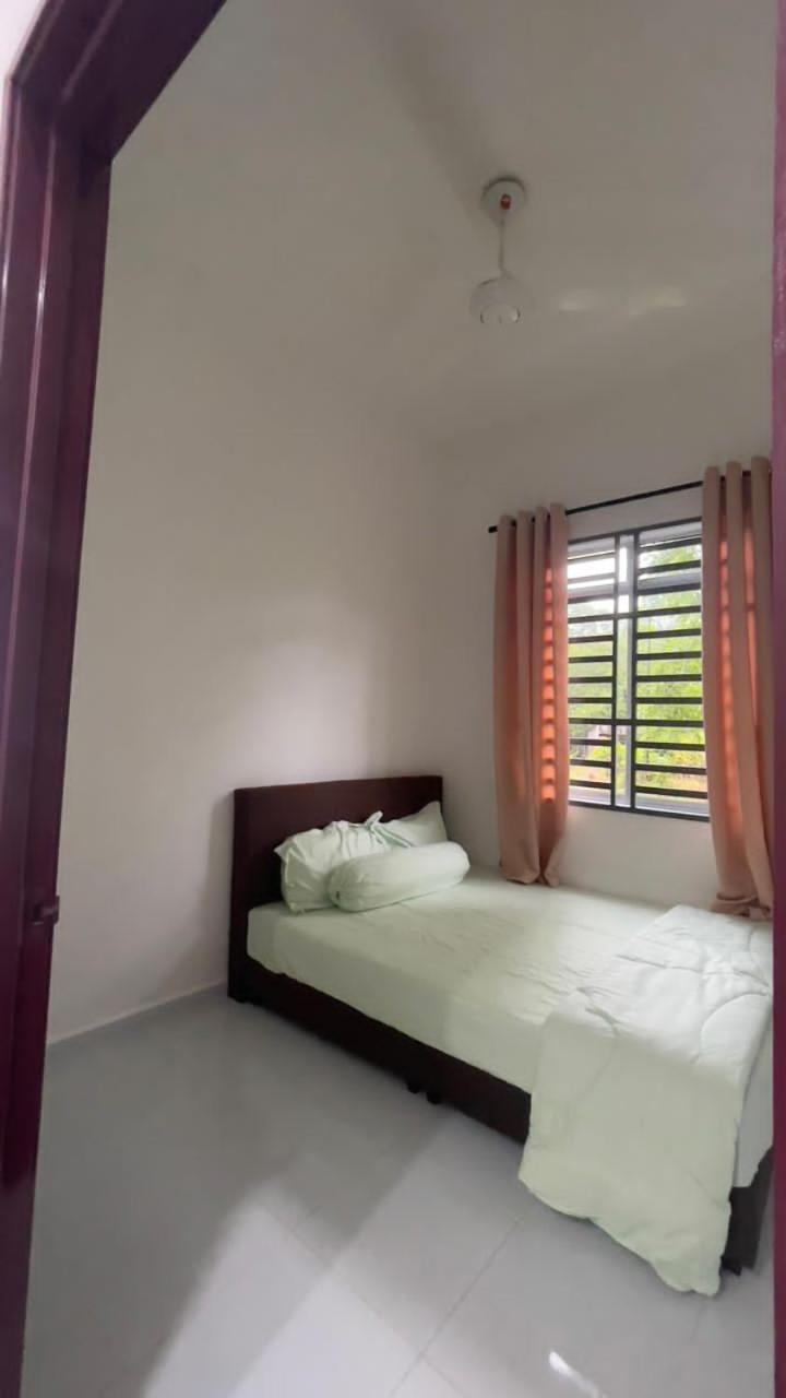 Three-Bedroom House photo 3