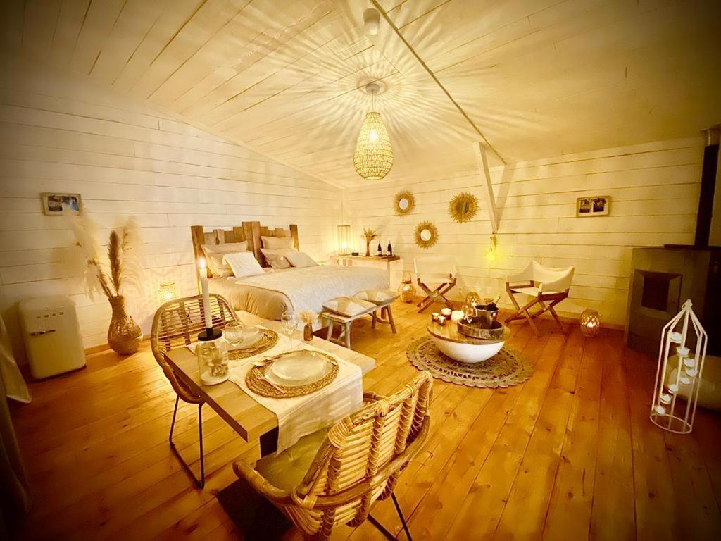Queen Suite with Spa Bath photo 1