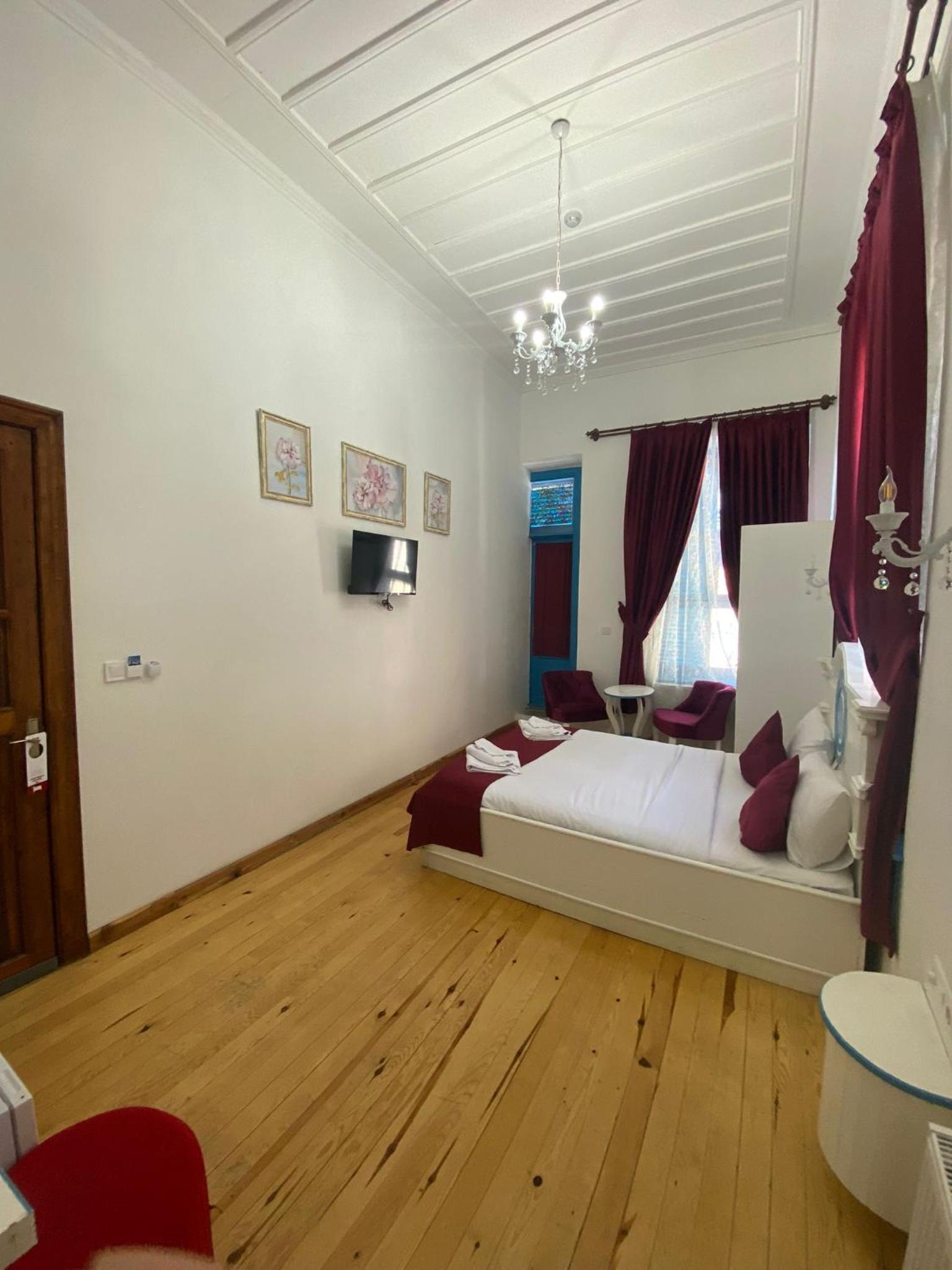 Deluxe Double Room with Balcony photo 3