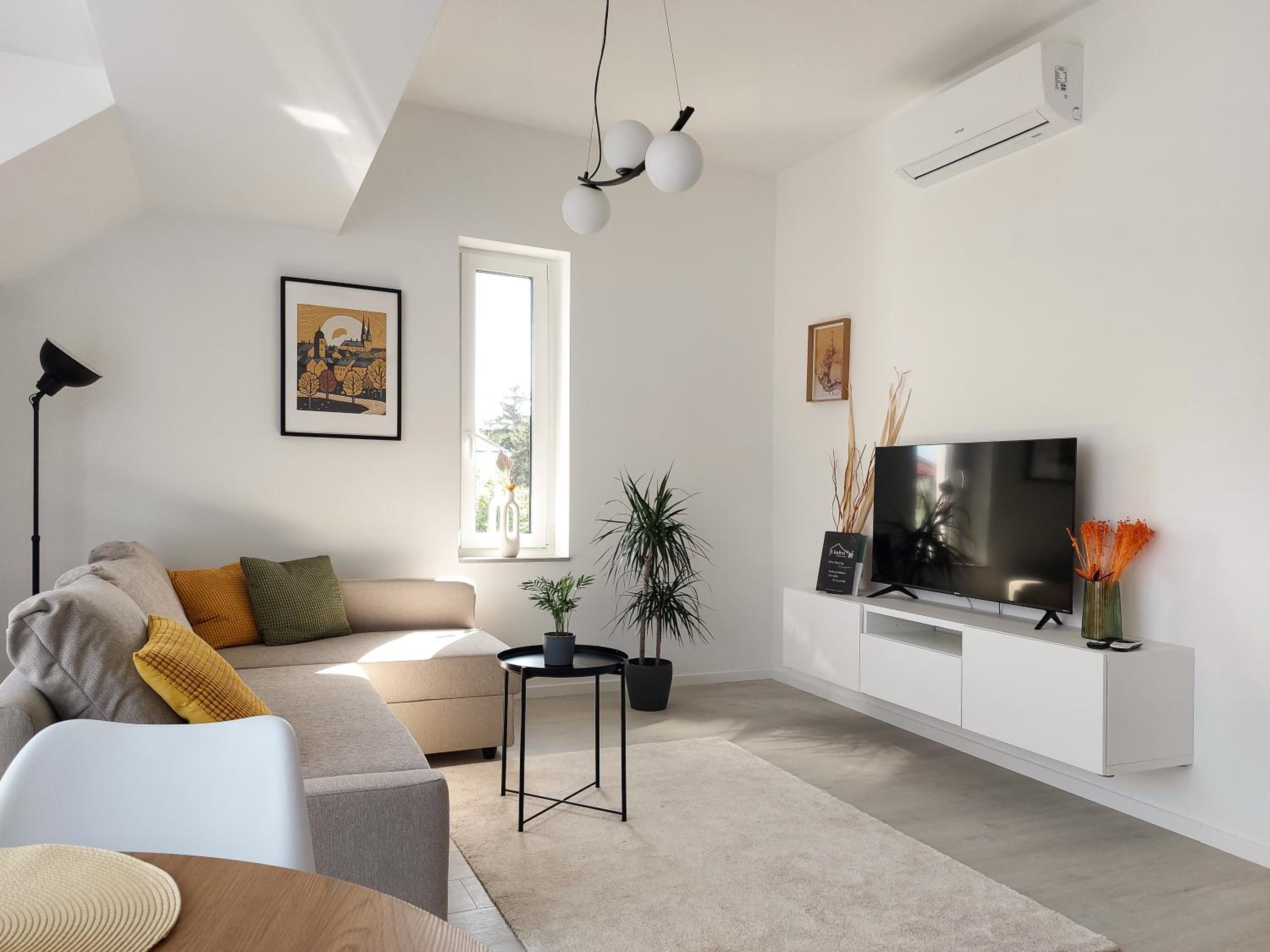 One-Bedroom Apartment photo 1