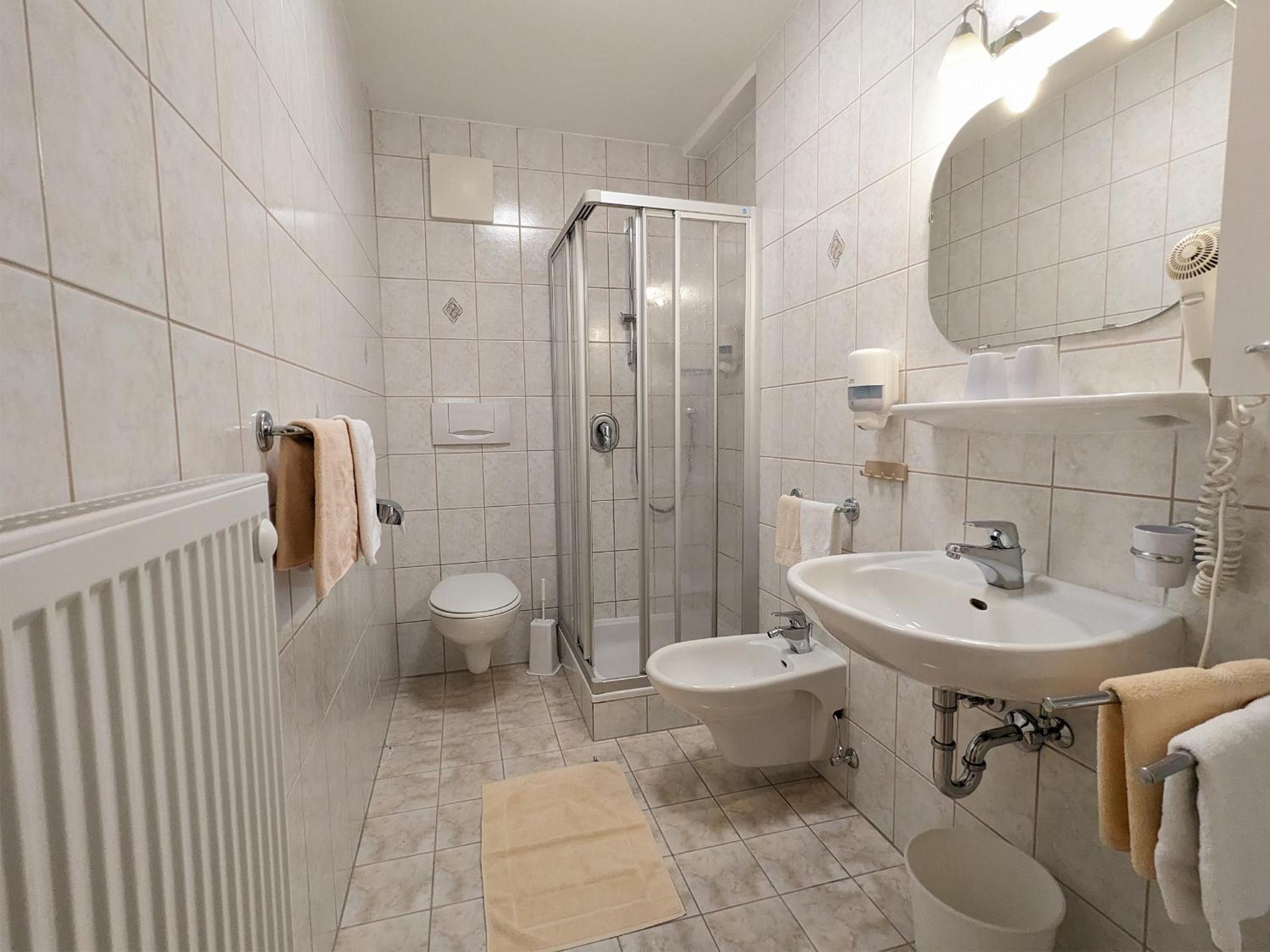 One-Bedroom Apartment - Photo 2