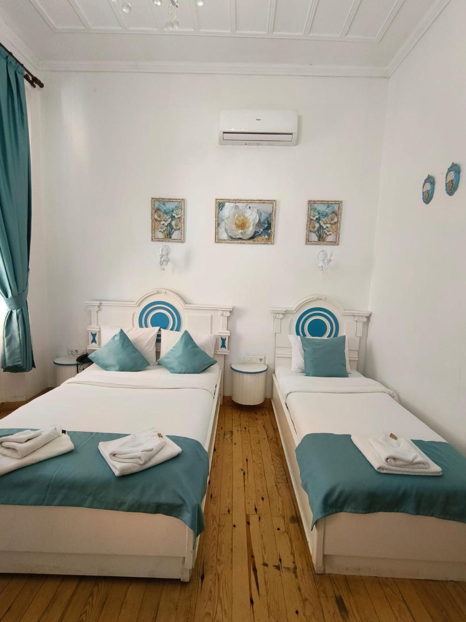 Deluxe Double Room (2 Adults + 1 Child) photo 1