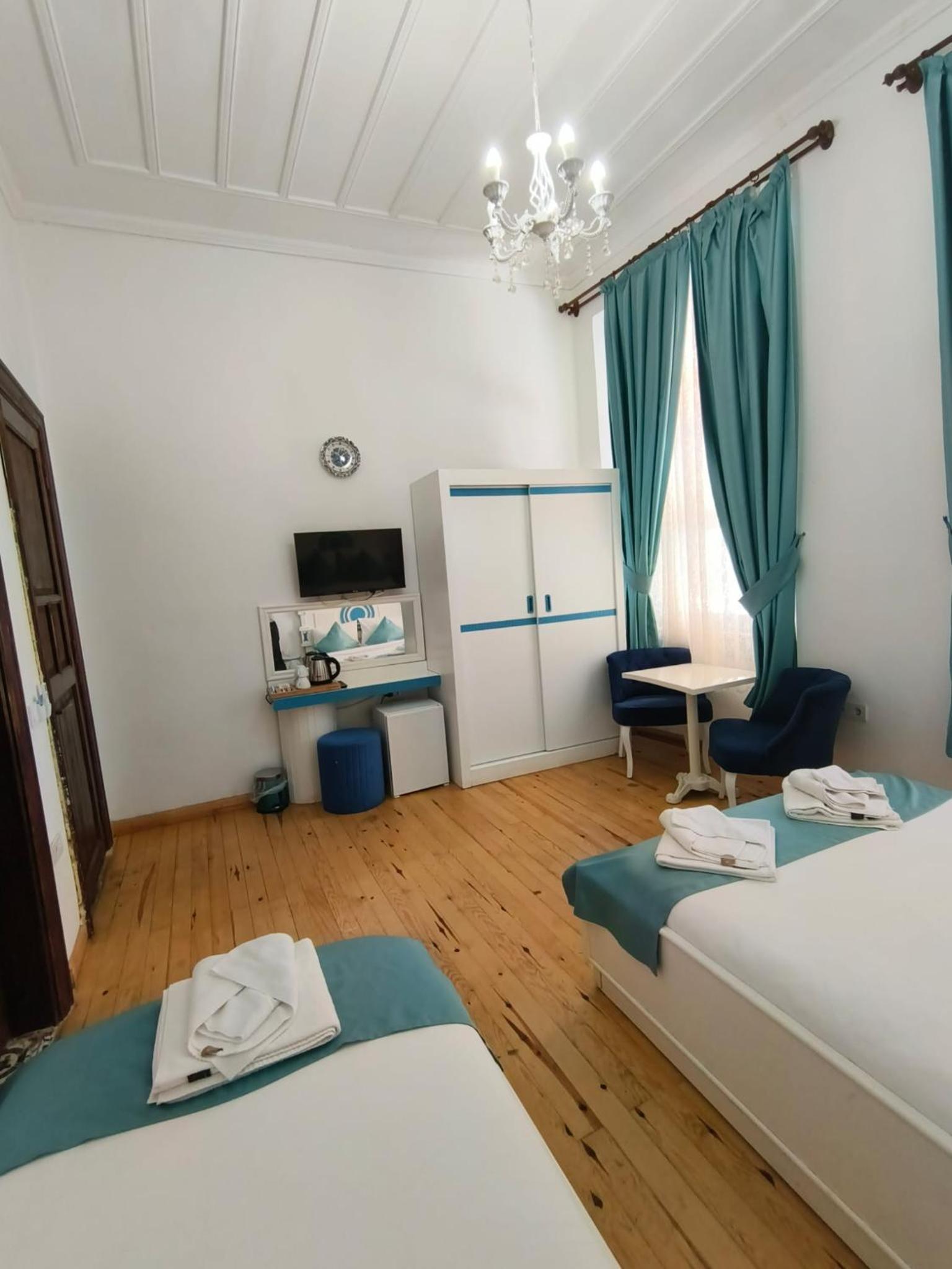 Deluxe Double Room (2 Adults + 1 Child) photo 3