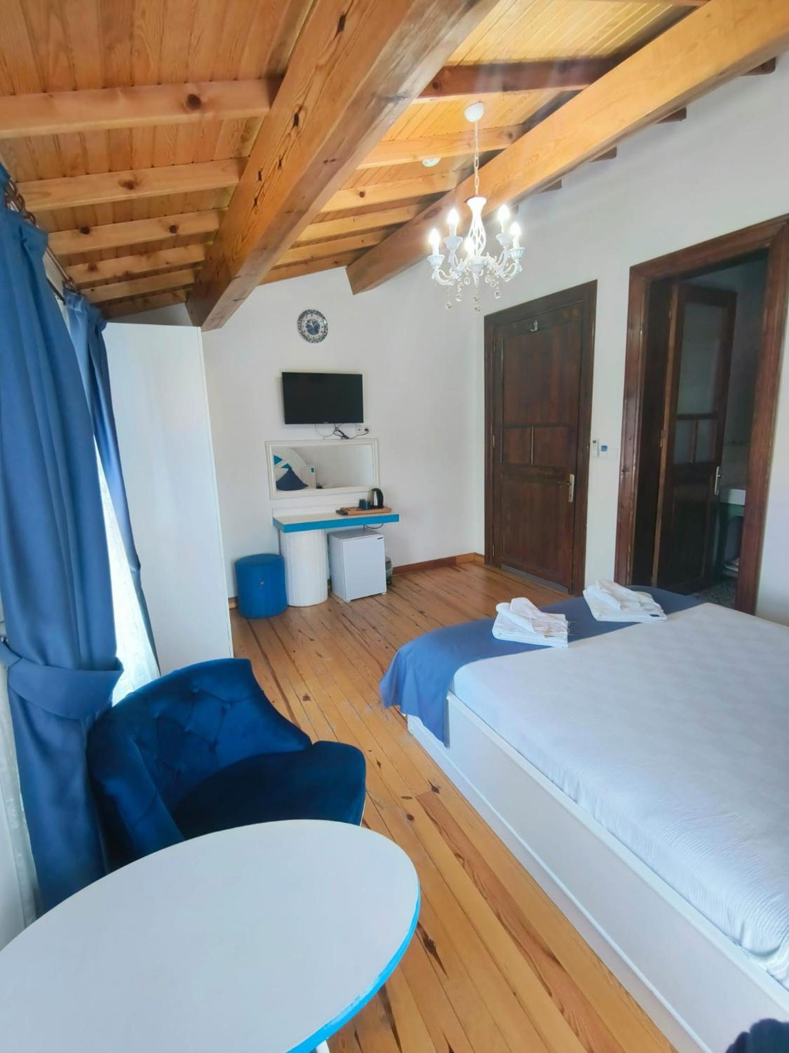 Deluxe Double Room with Sea View photo 2