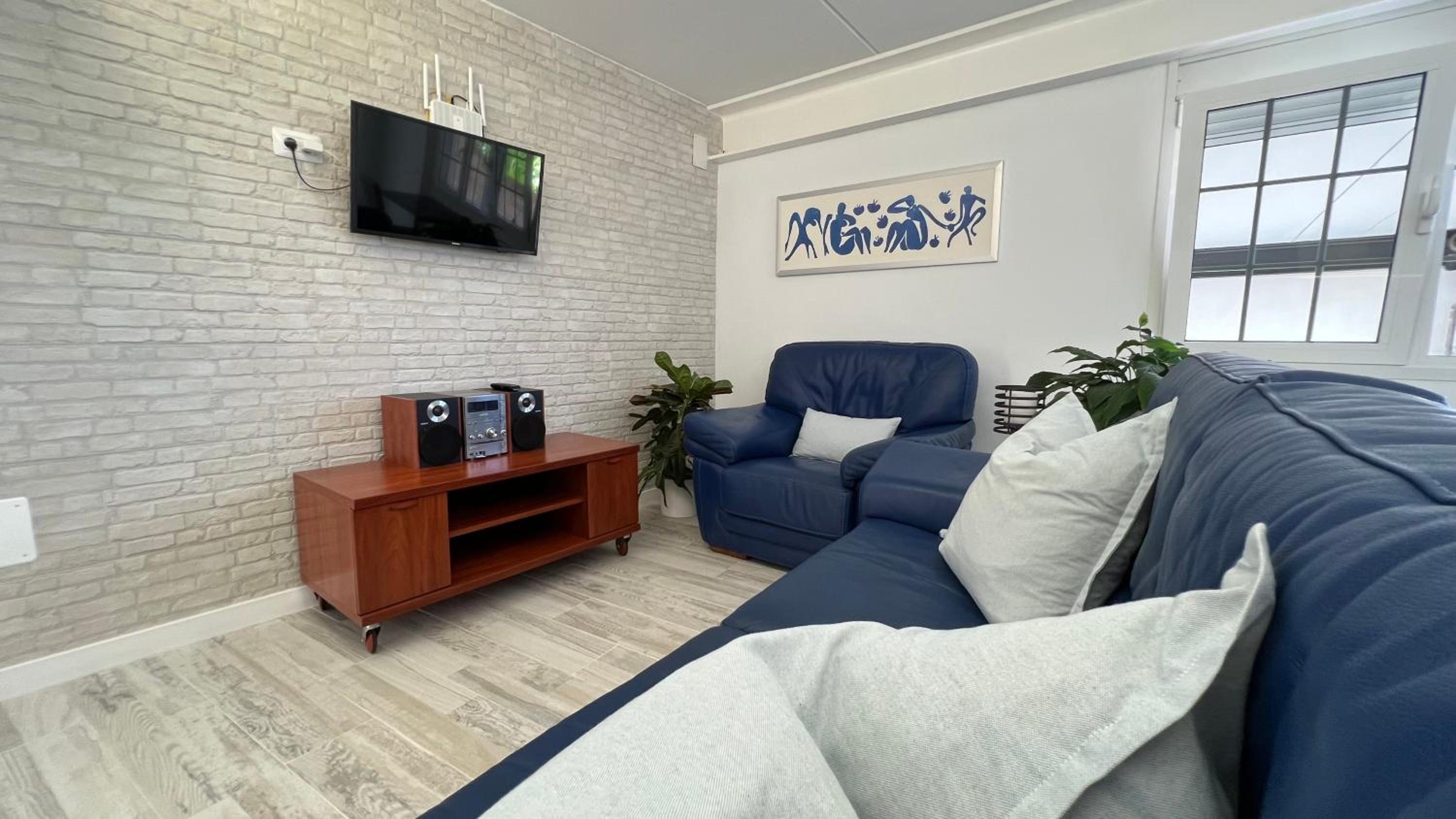 One-Bedroom Apartment photo 3