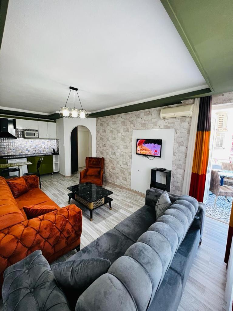 Family Suite with Balcony - Photo 32