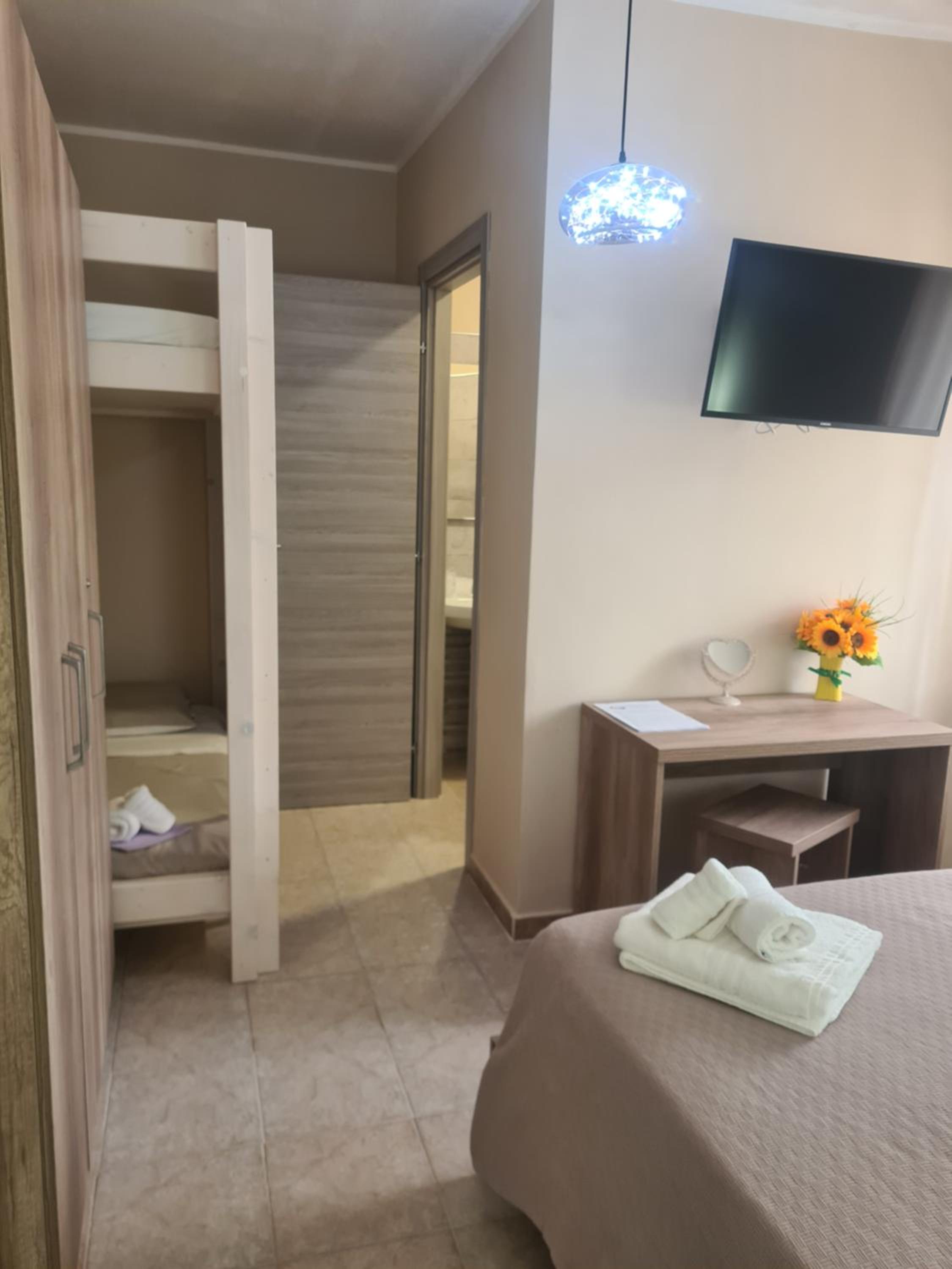 Double Room with Private Bathroom photo 2
