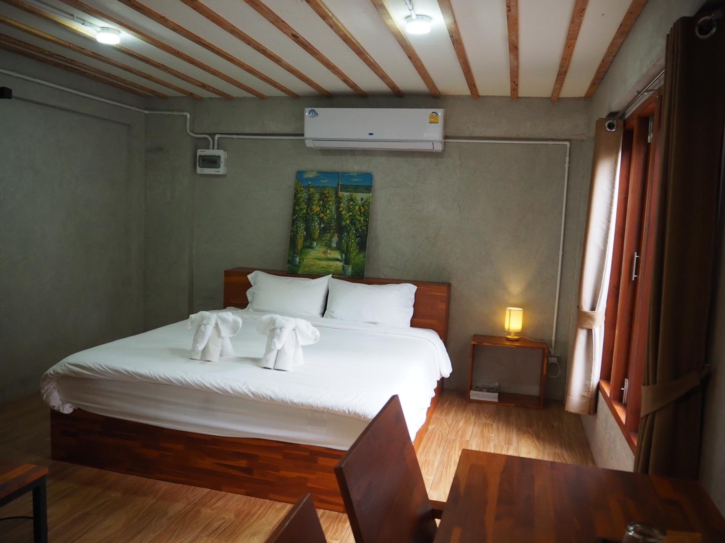King Room with Balcony - Photo 30