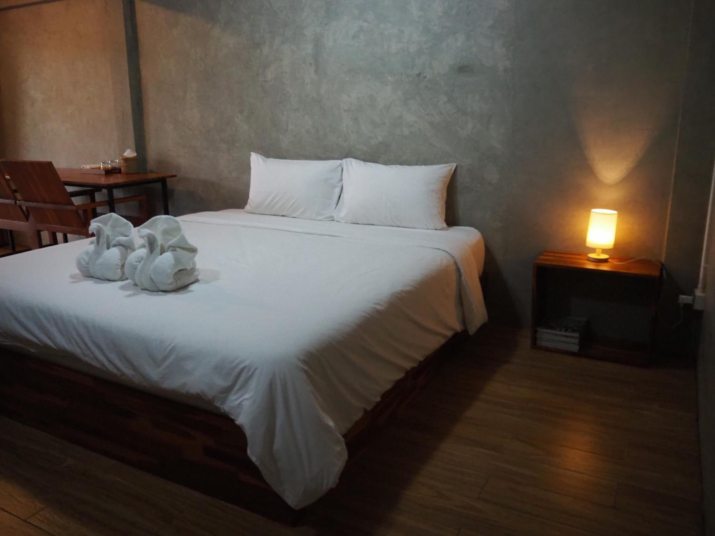 King Room with Balcony - Photo 28