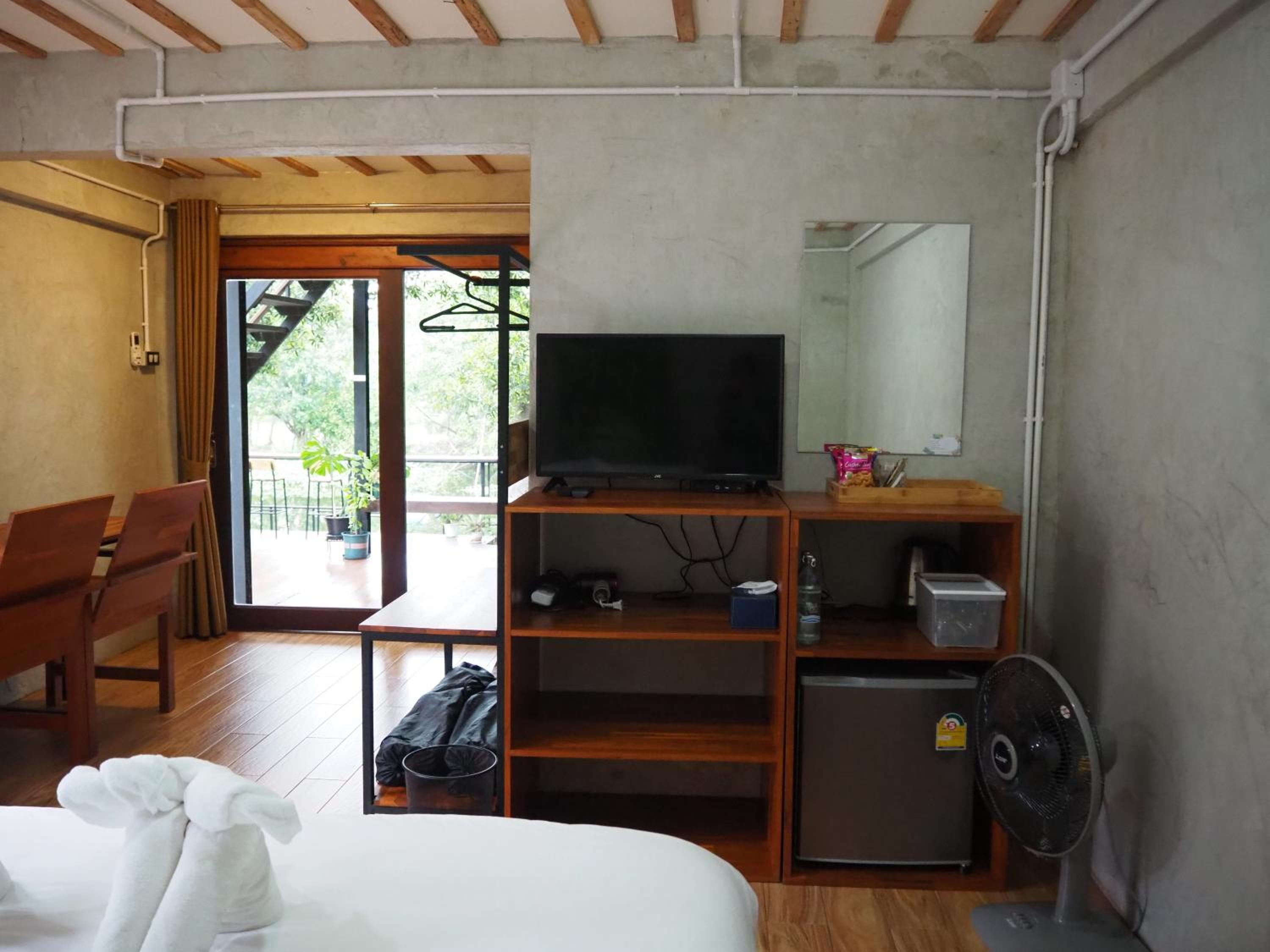 King Room with Balcony - Photo 26