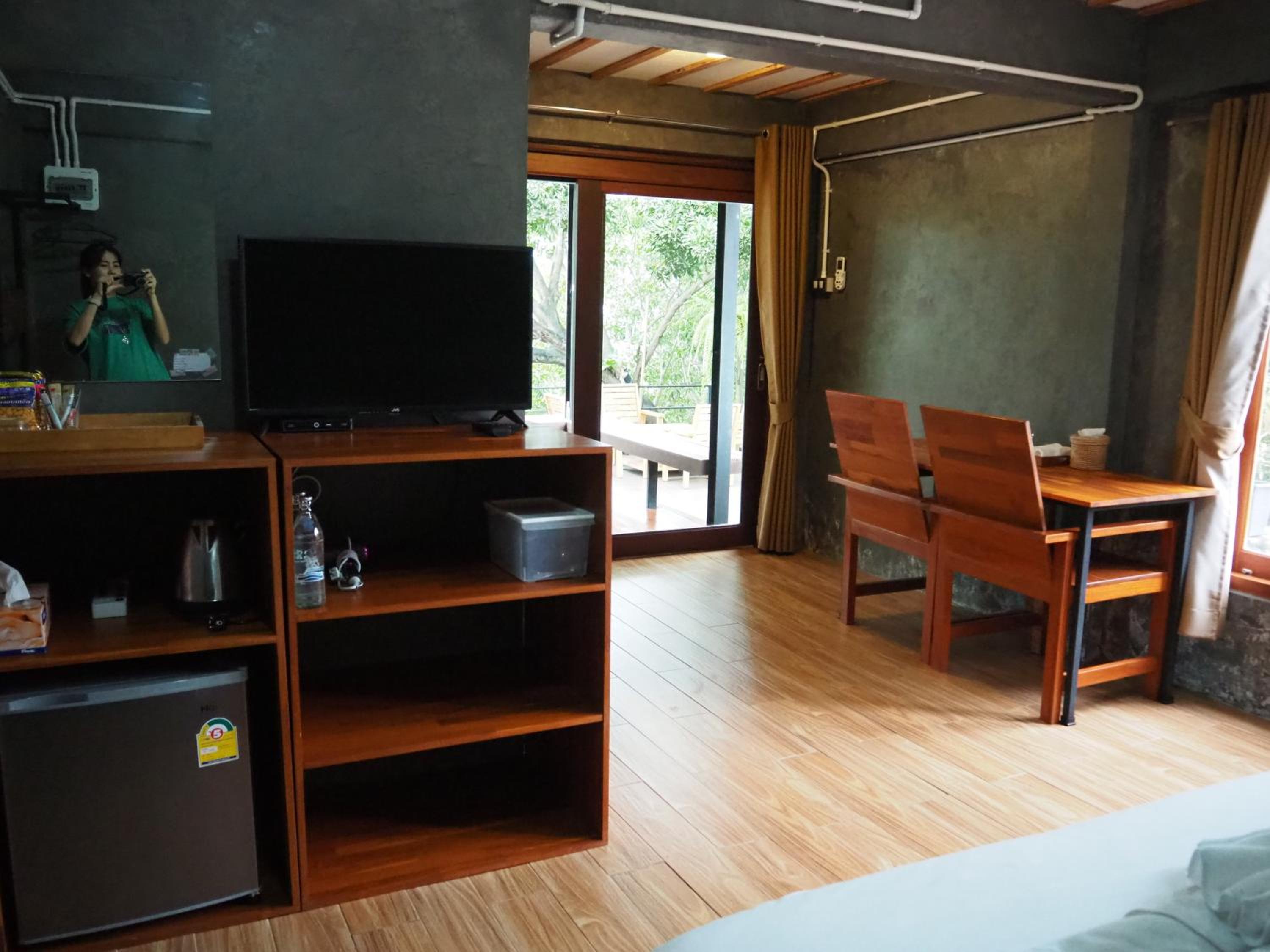 King Room with Balcony - Photo 22