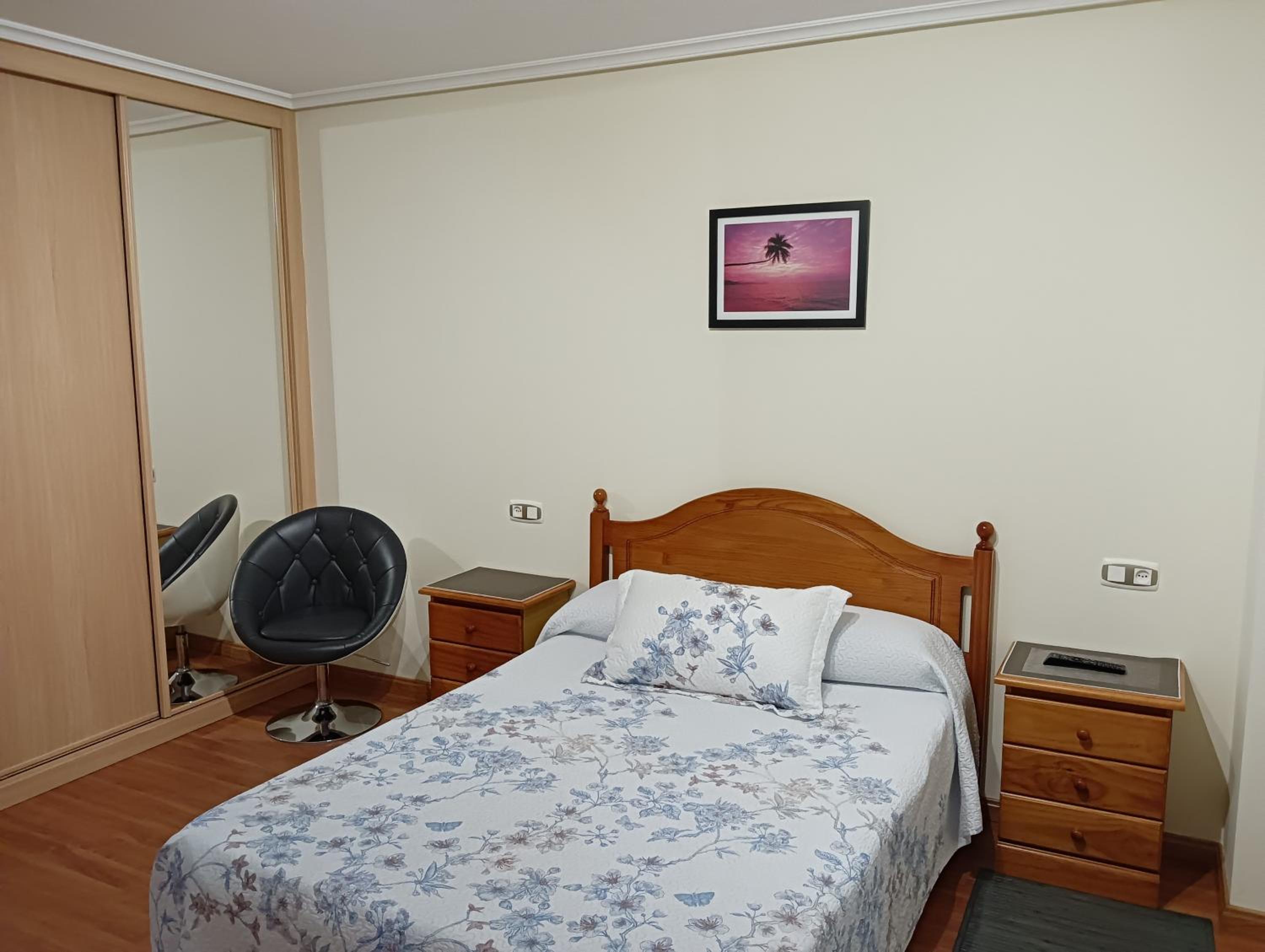 Estudio King con Sofá Cama