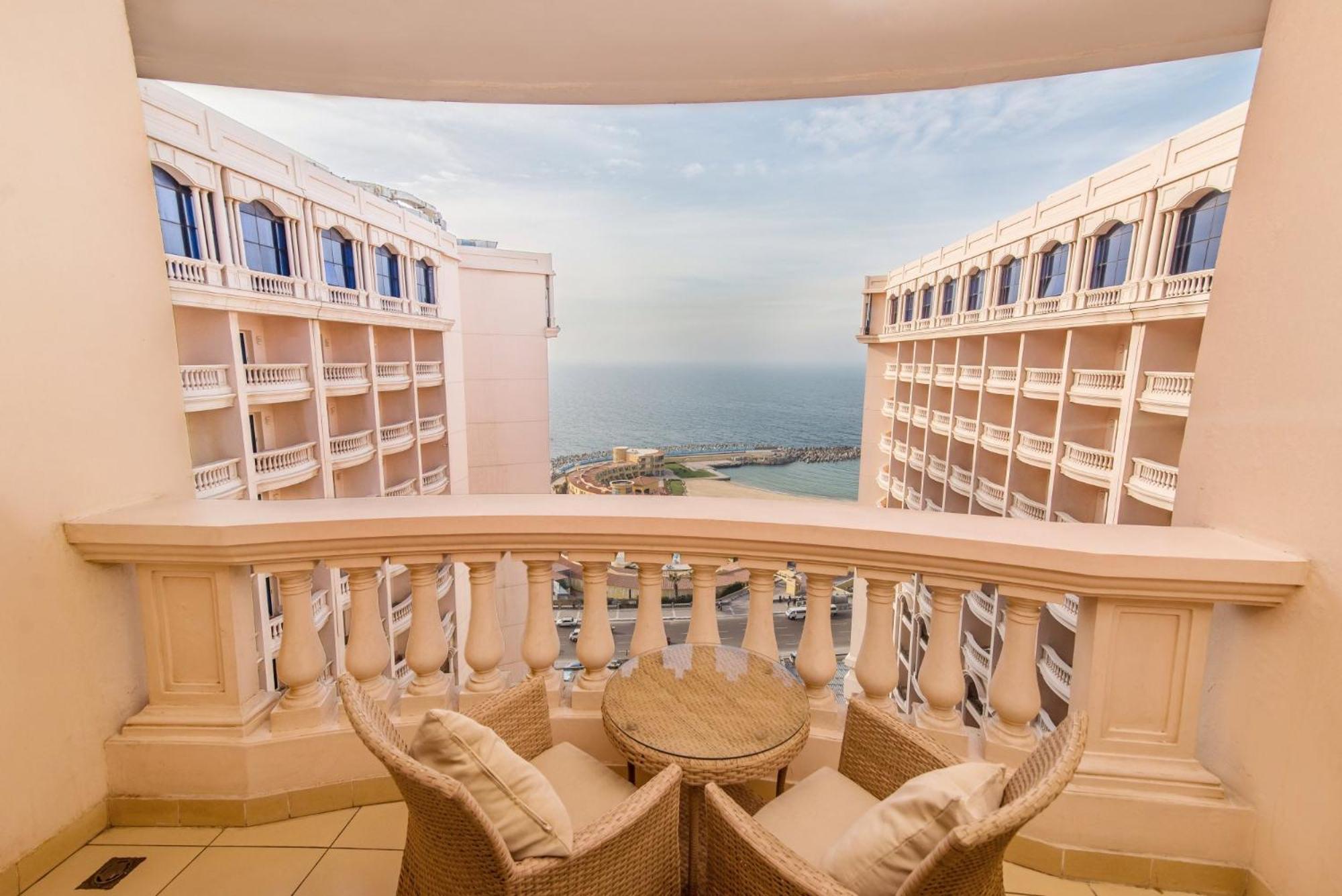Two-Bedroom Suite with Sea and Pool View thumbnail 5