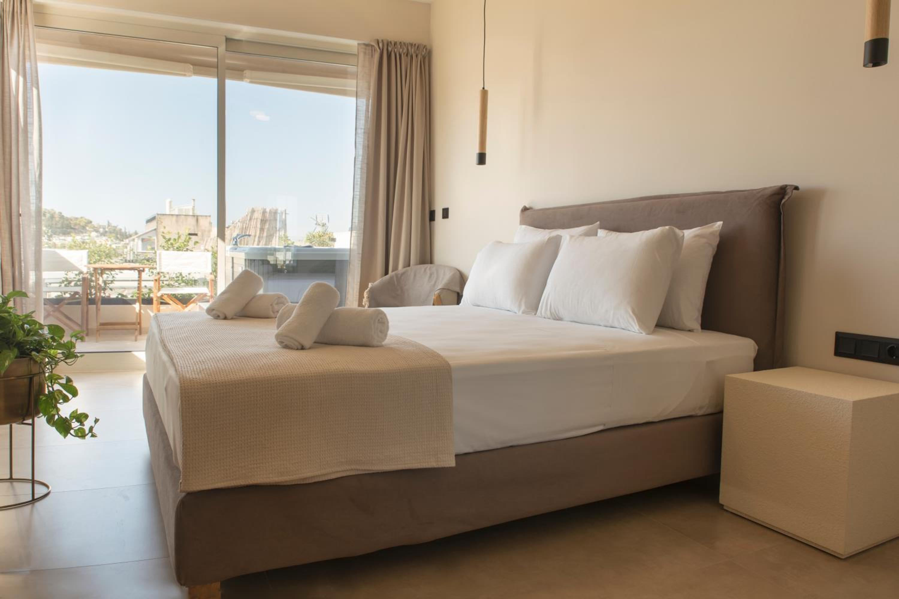 Deluxe Suite with Spa Bath photo 1