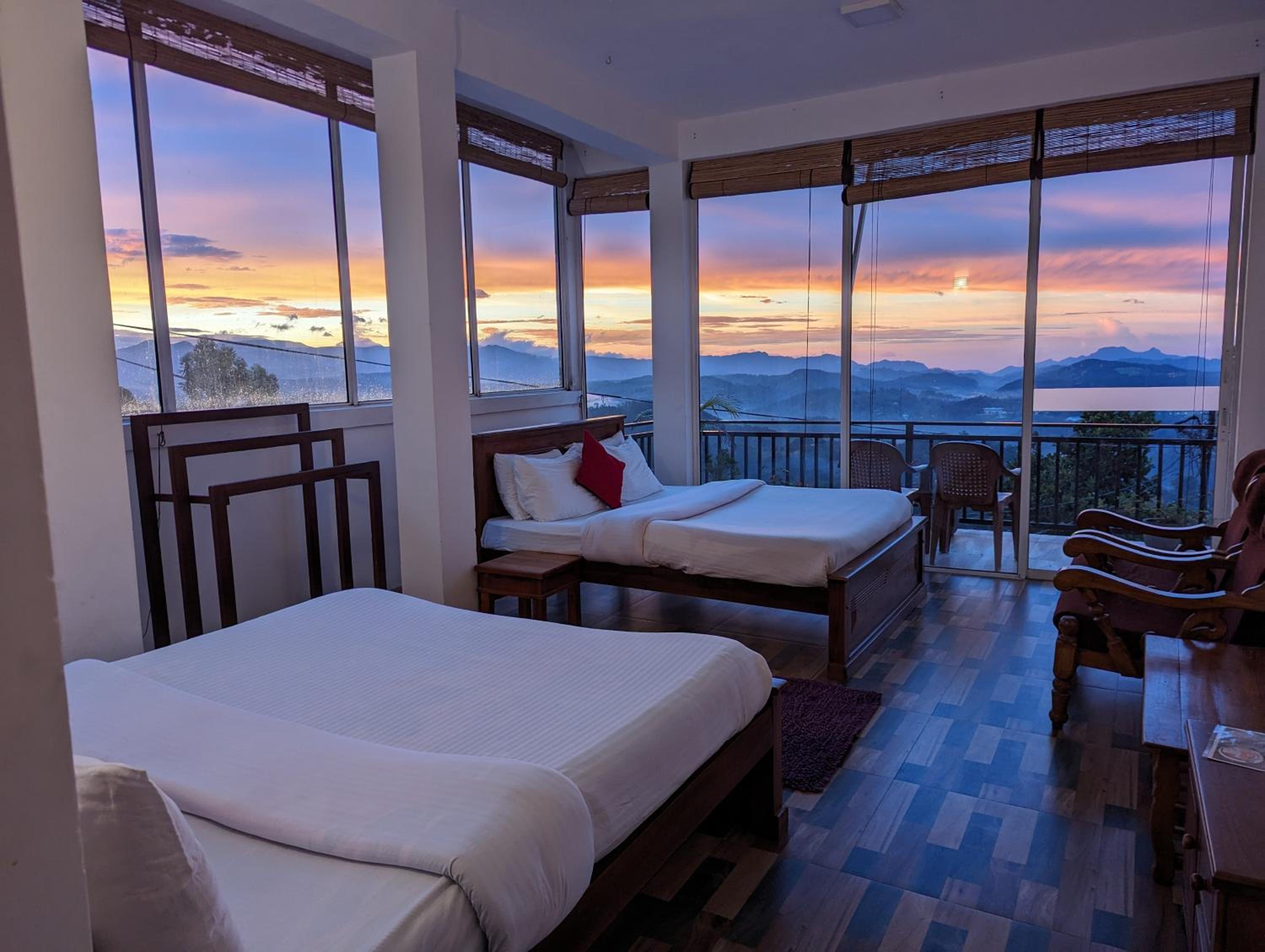 Family Room with Mountain View photo 2