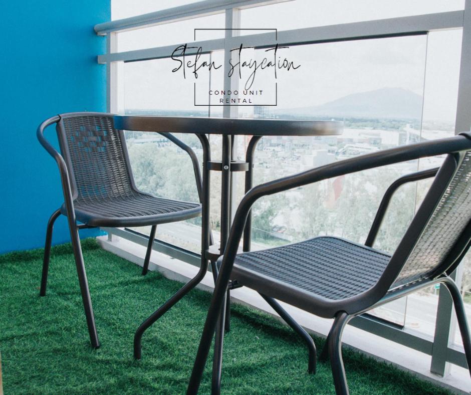 Studio with Mountain View