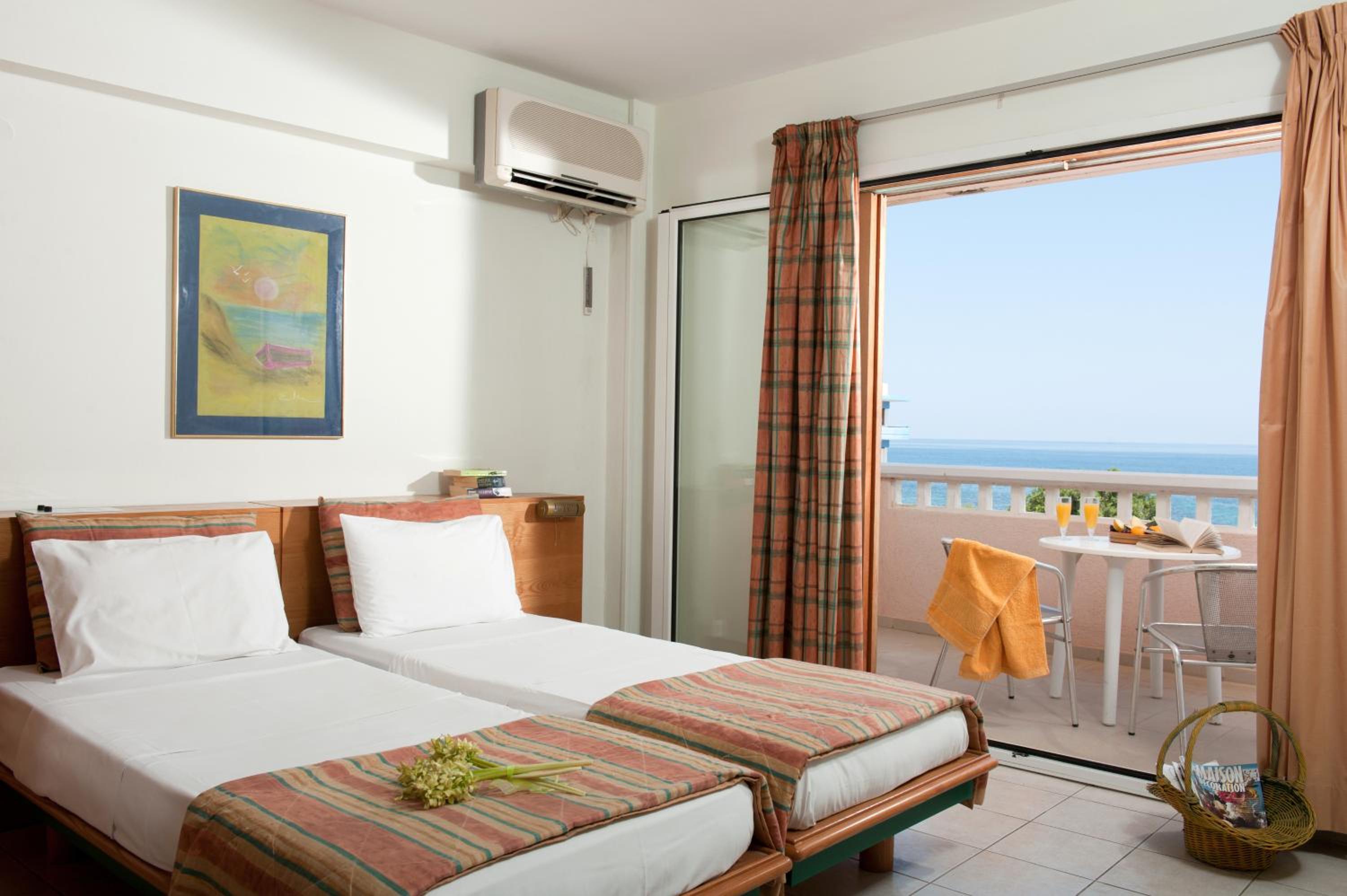 One-Bedroom Apartment with Sea View photo 1