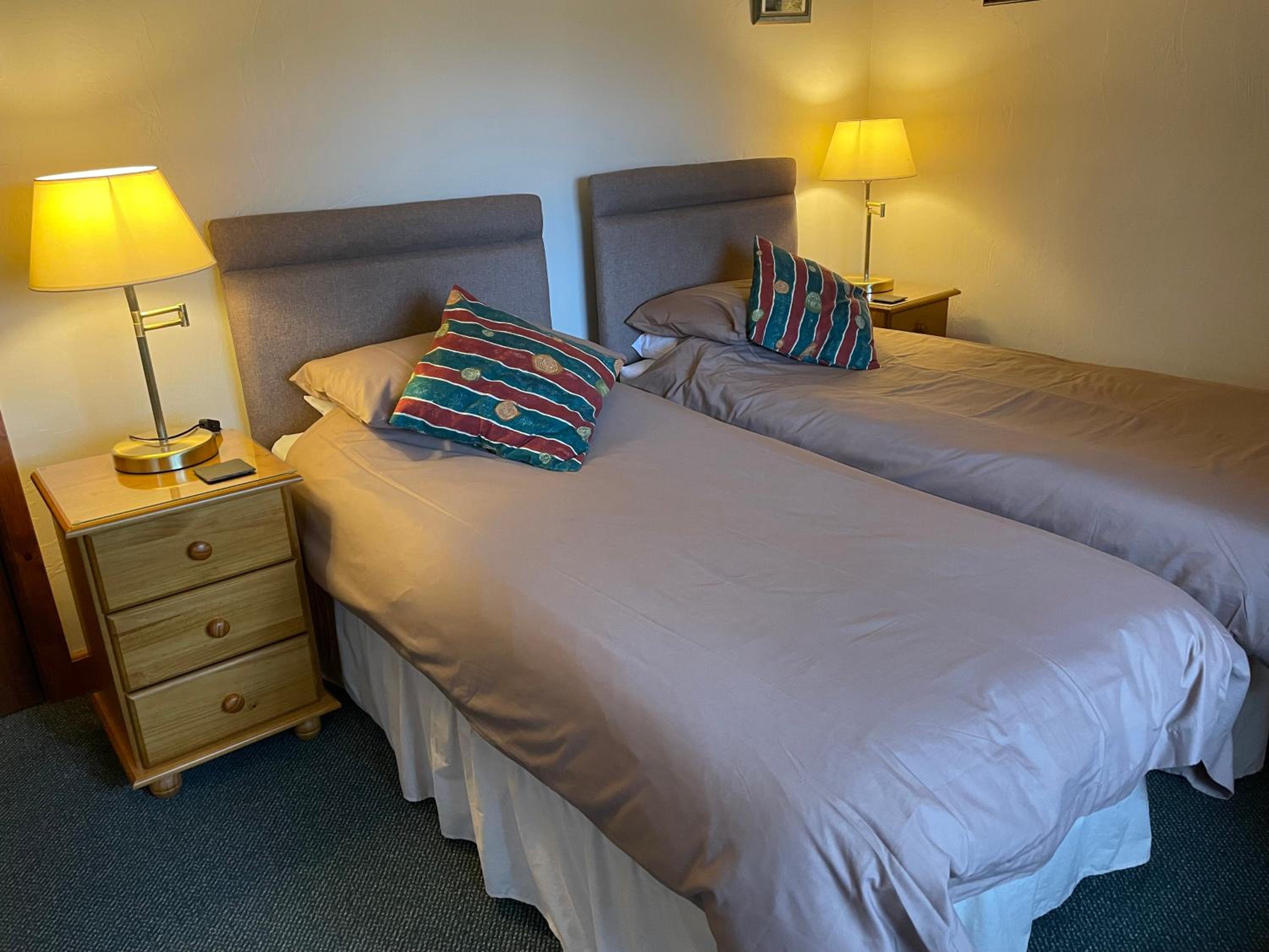 Twin Room - Photo 3