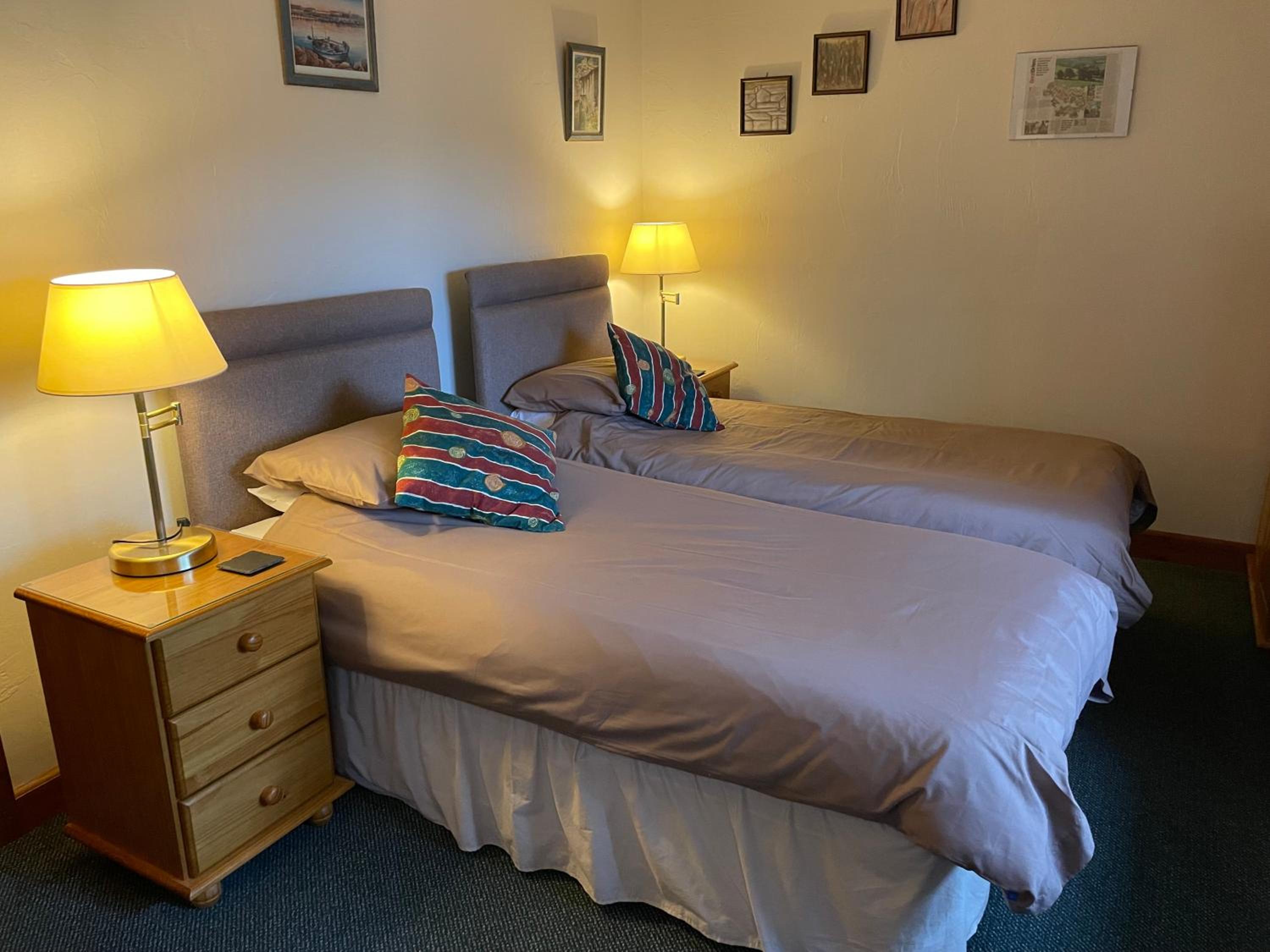 Twin Room - Photo 2