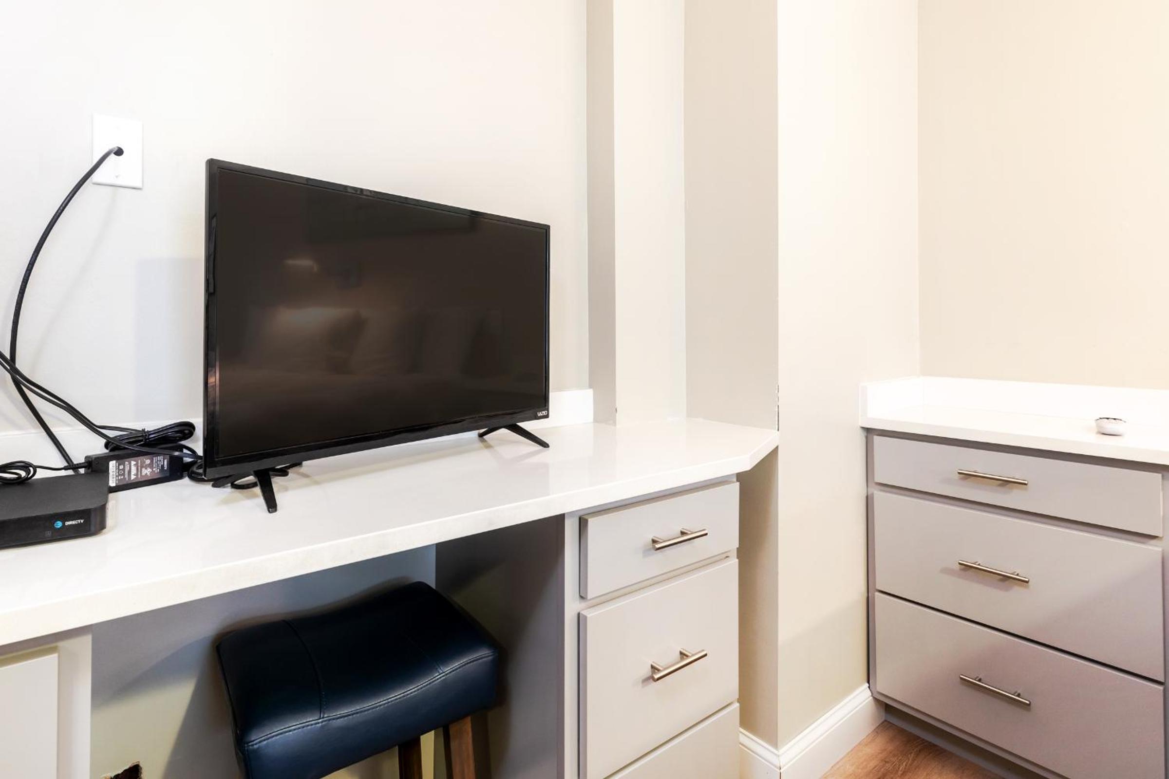Deluxe Suite with Kitchenette photo 3