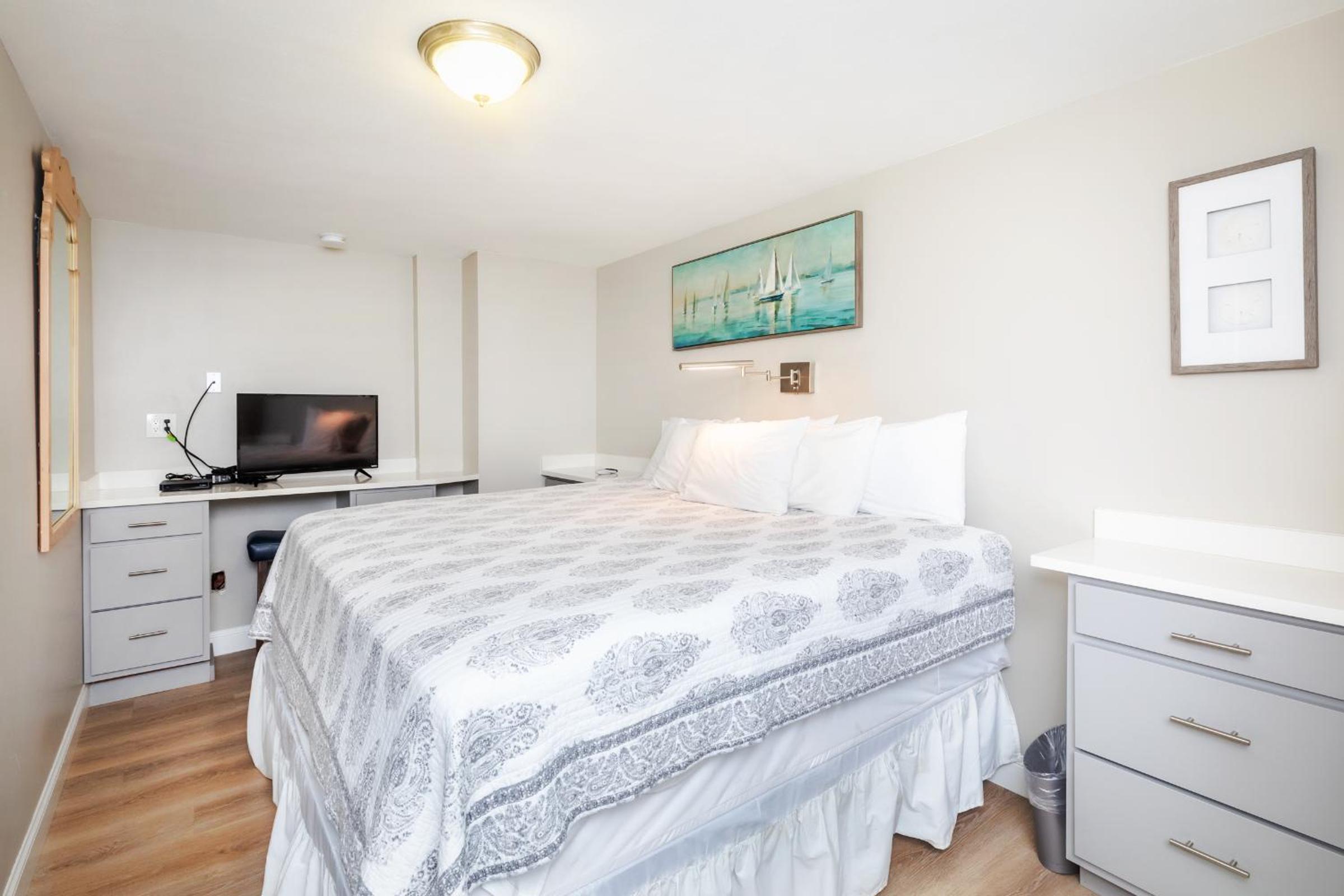 Deluxe Suite with Kitchenette photo 1