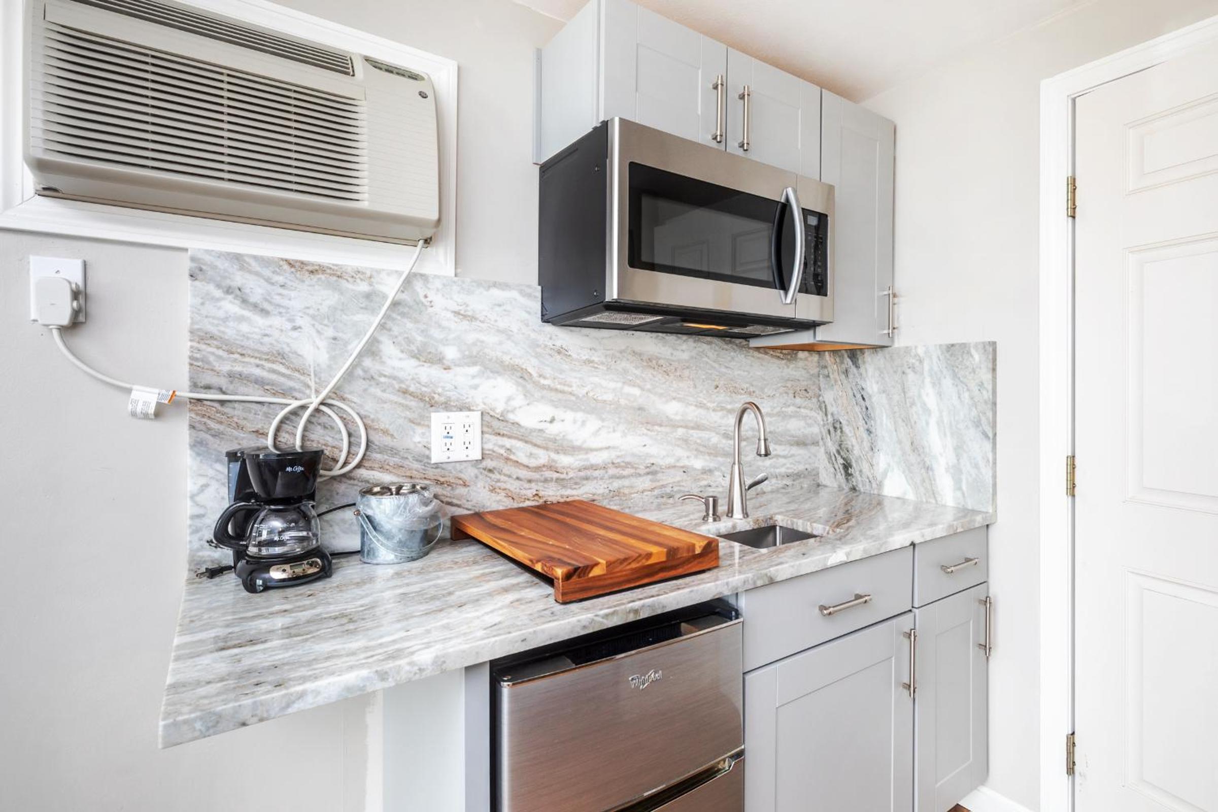 Deluxe Double Room with Ocean View with Kitchenette photo 2