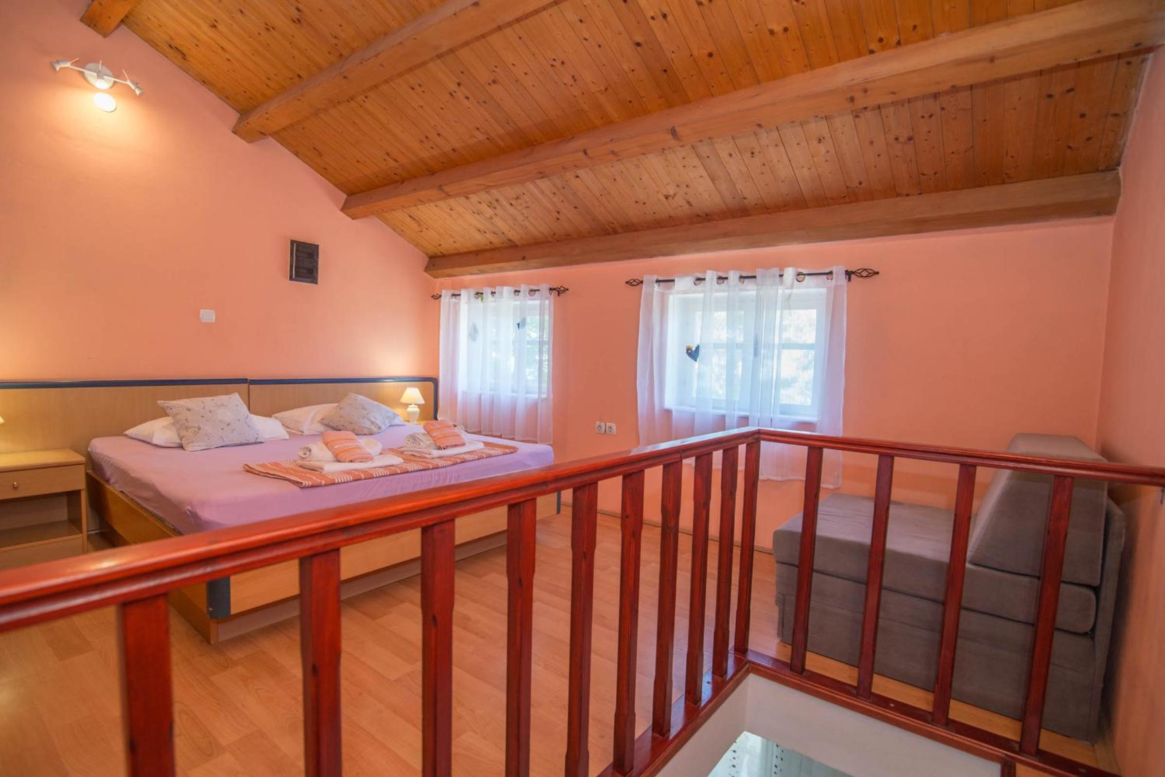 Apartment - Split Level photo 2
