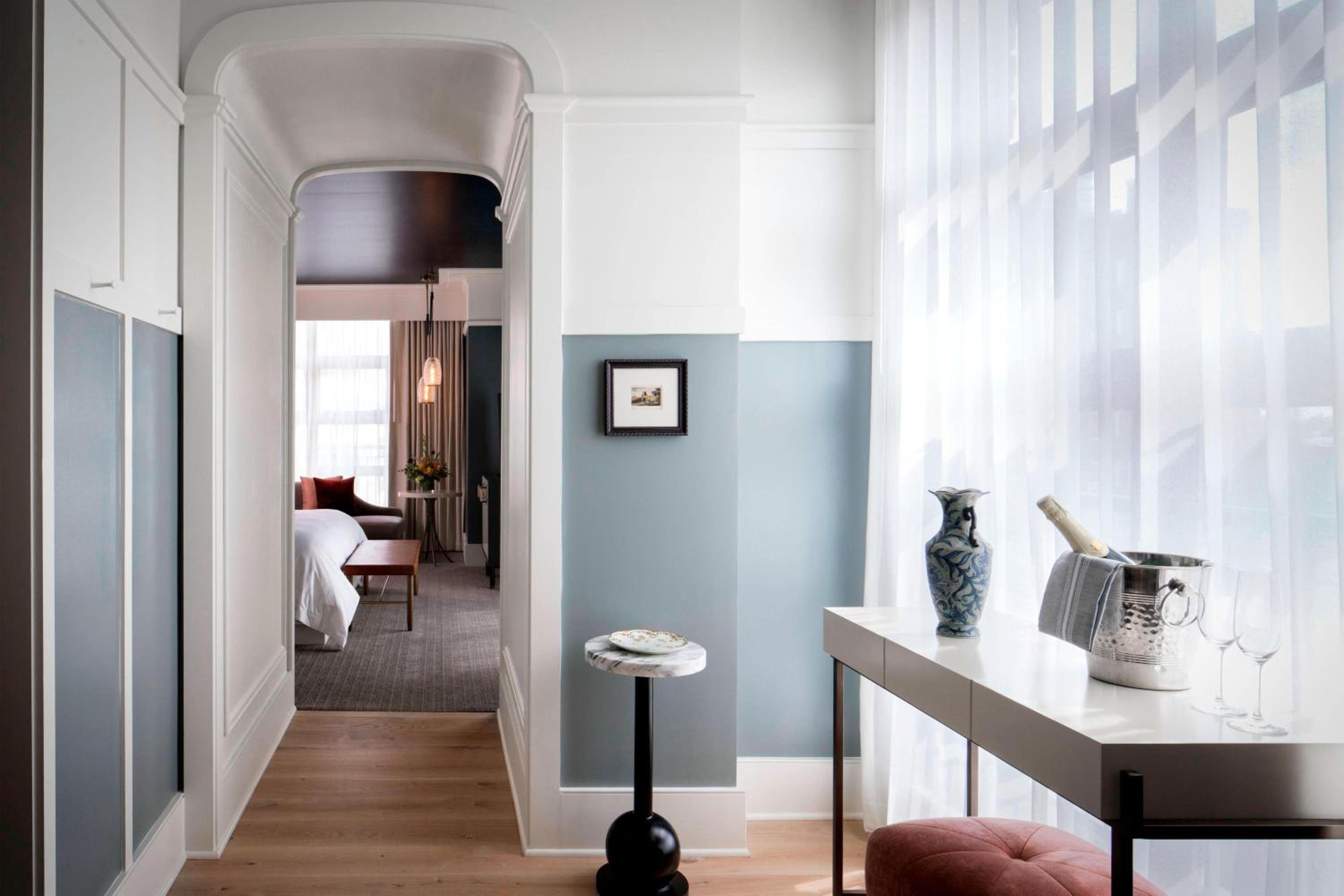 Grand Deluxe King, Corner room