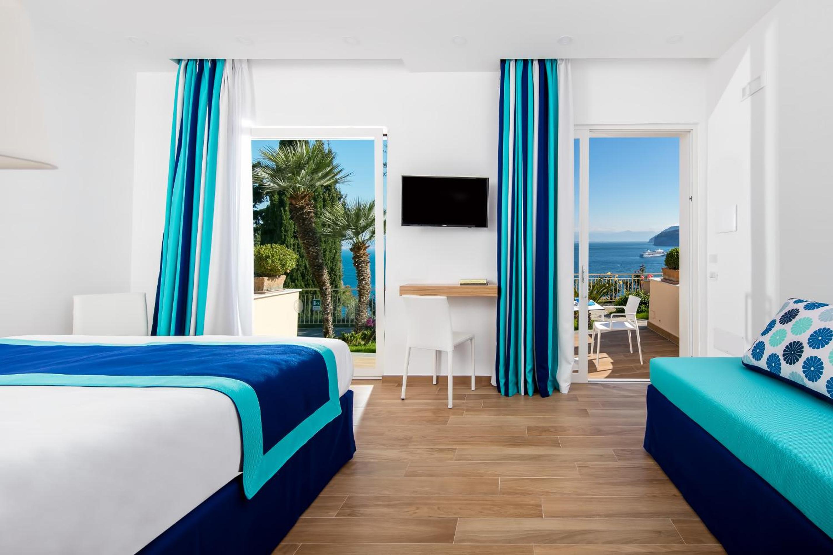 Deluxe Triple Room with Sea View - Photo 1