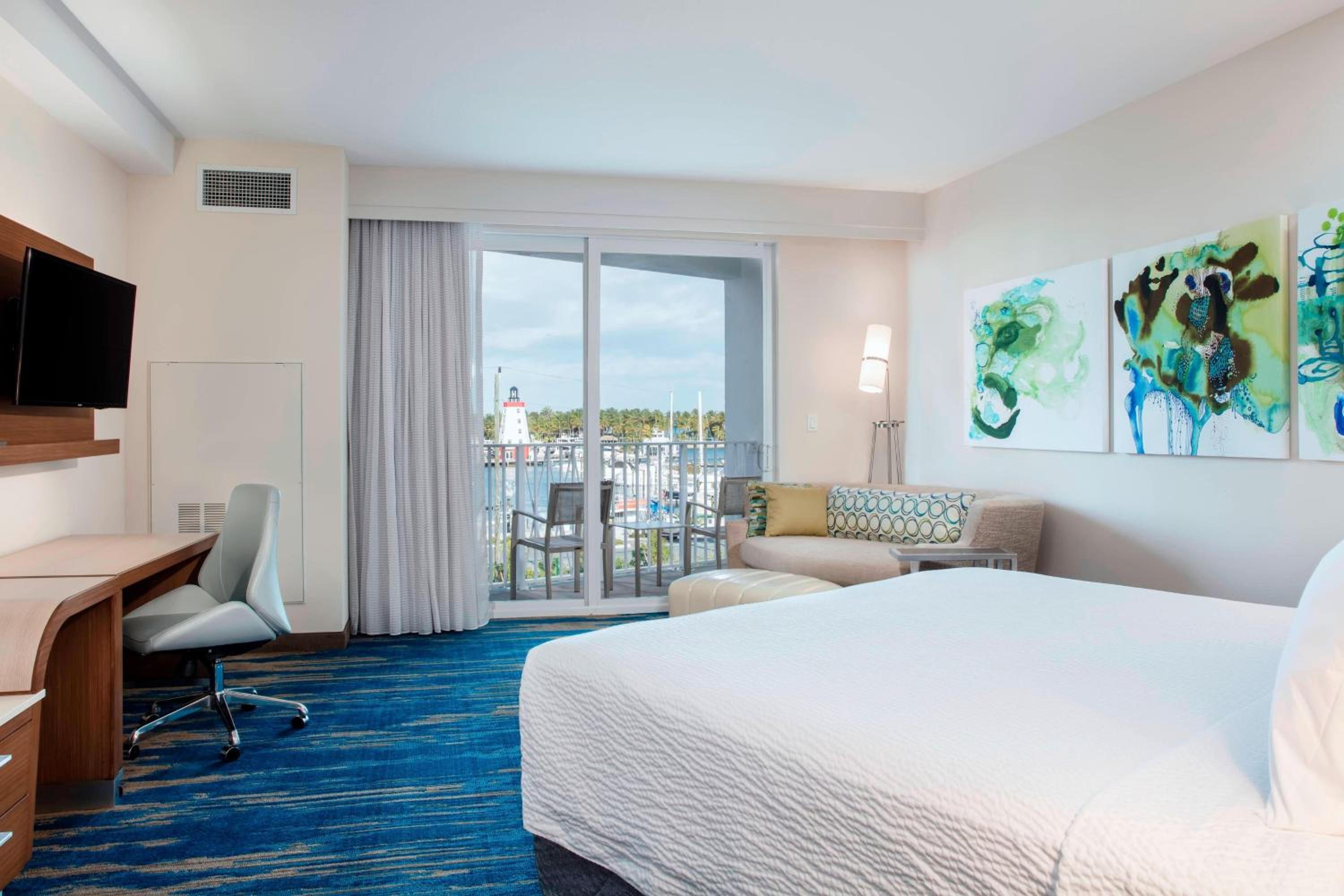 King Room with Patio/Balcony and Partial Ocean View photo 2