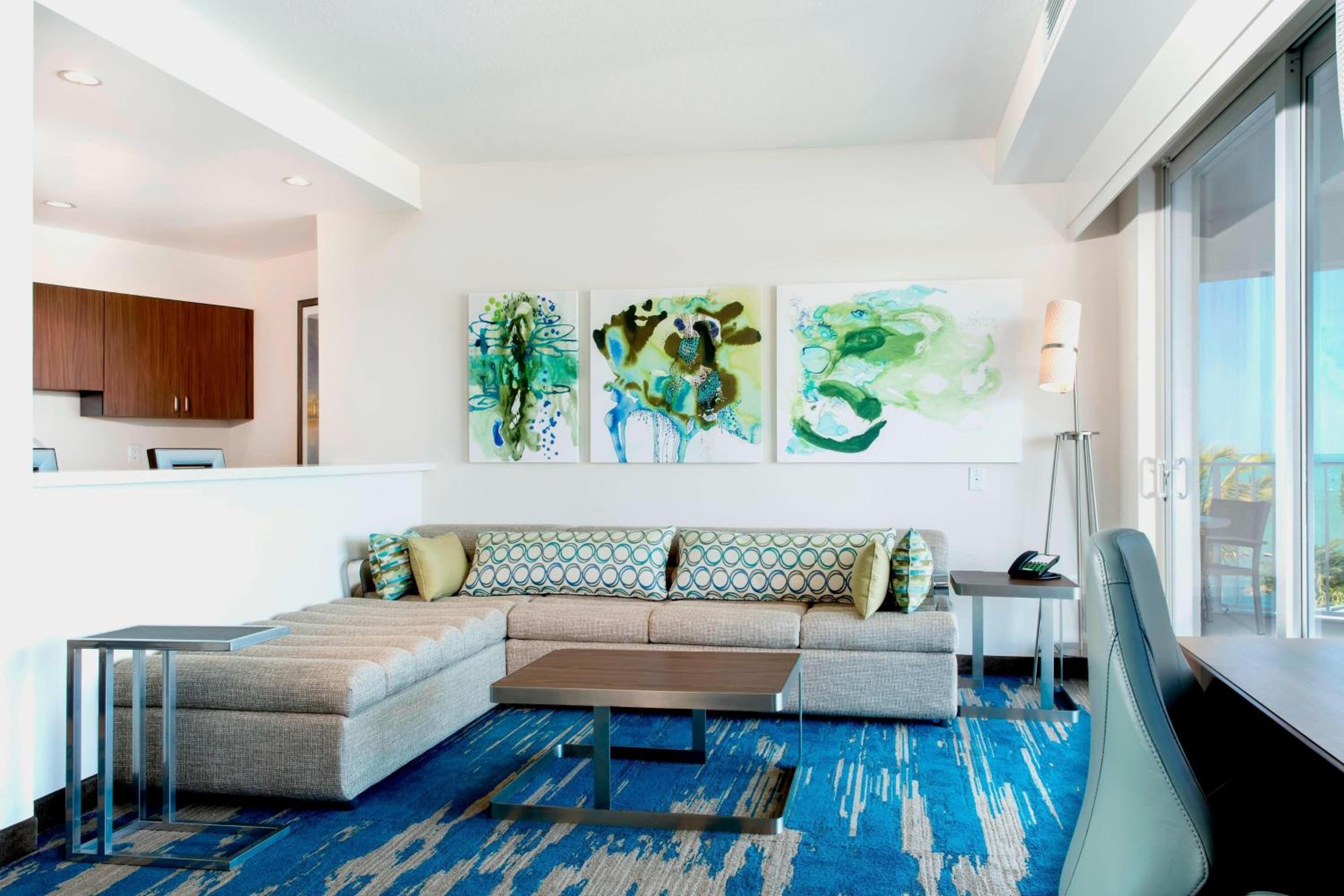 Bayview, Studio Suite, 1 King, Sofa bed, Corner room photo 1