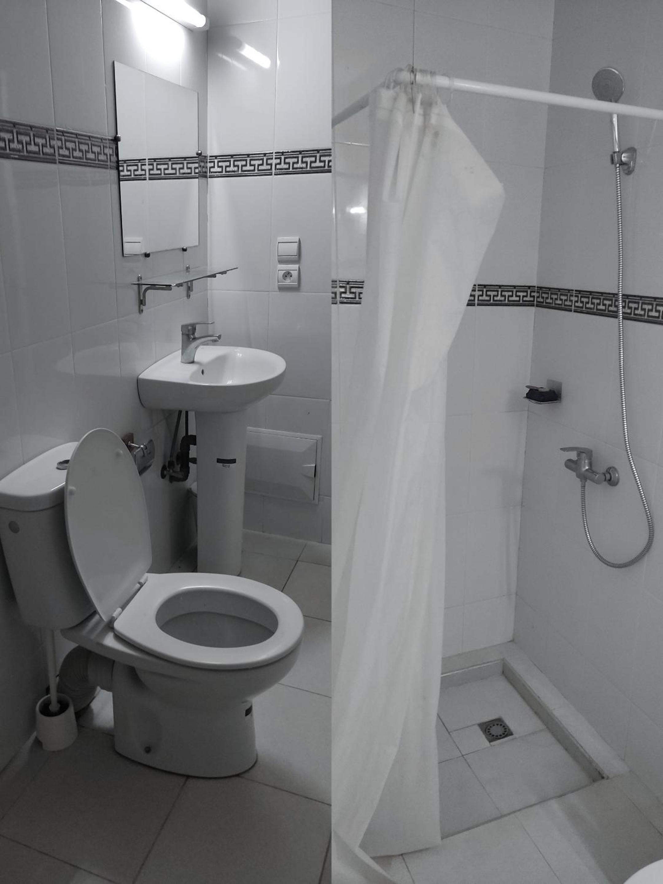 Twin Room - Photo 8