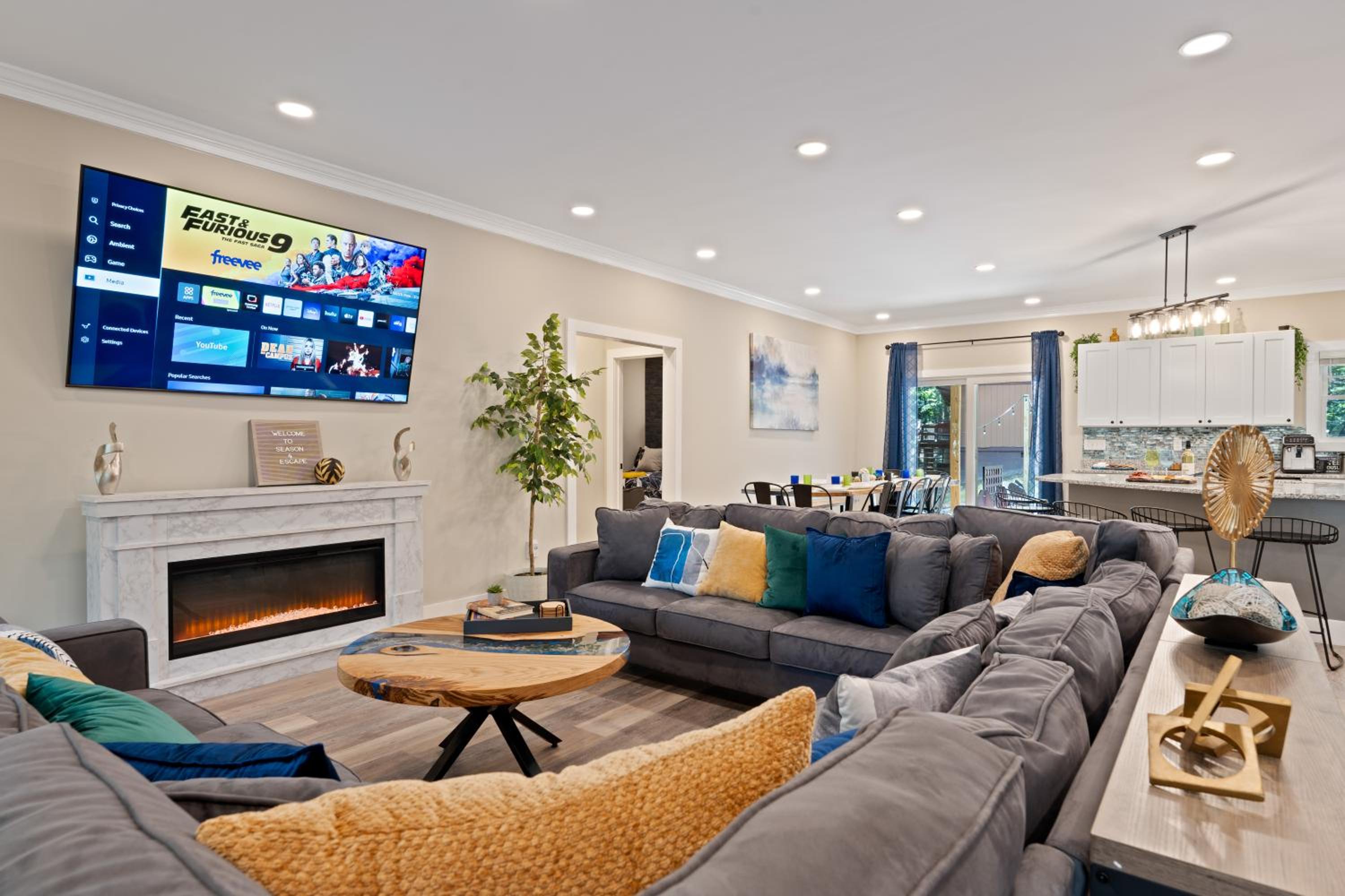 Six-Bedroom House photo 1