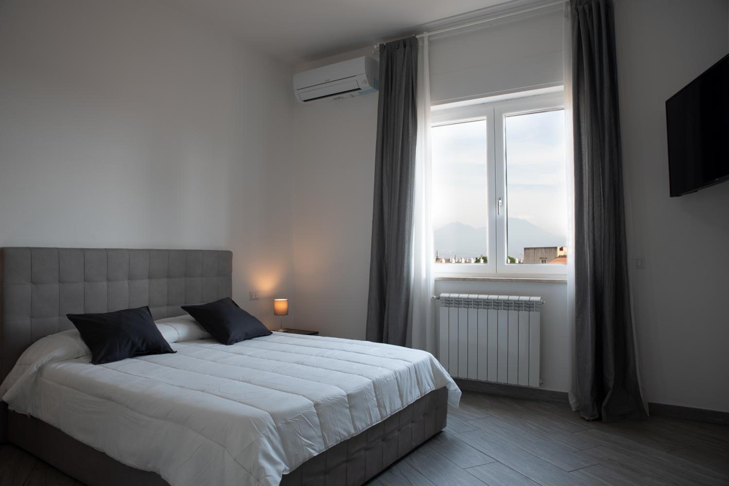Double Room with Private External Bathroom with Vesuvio View