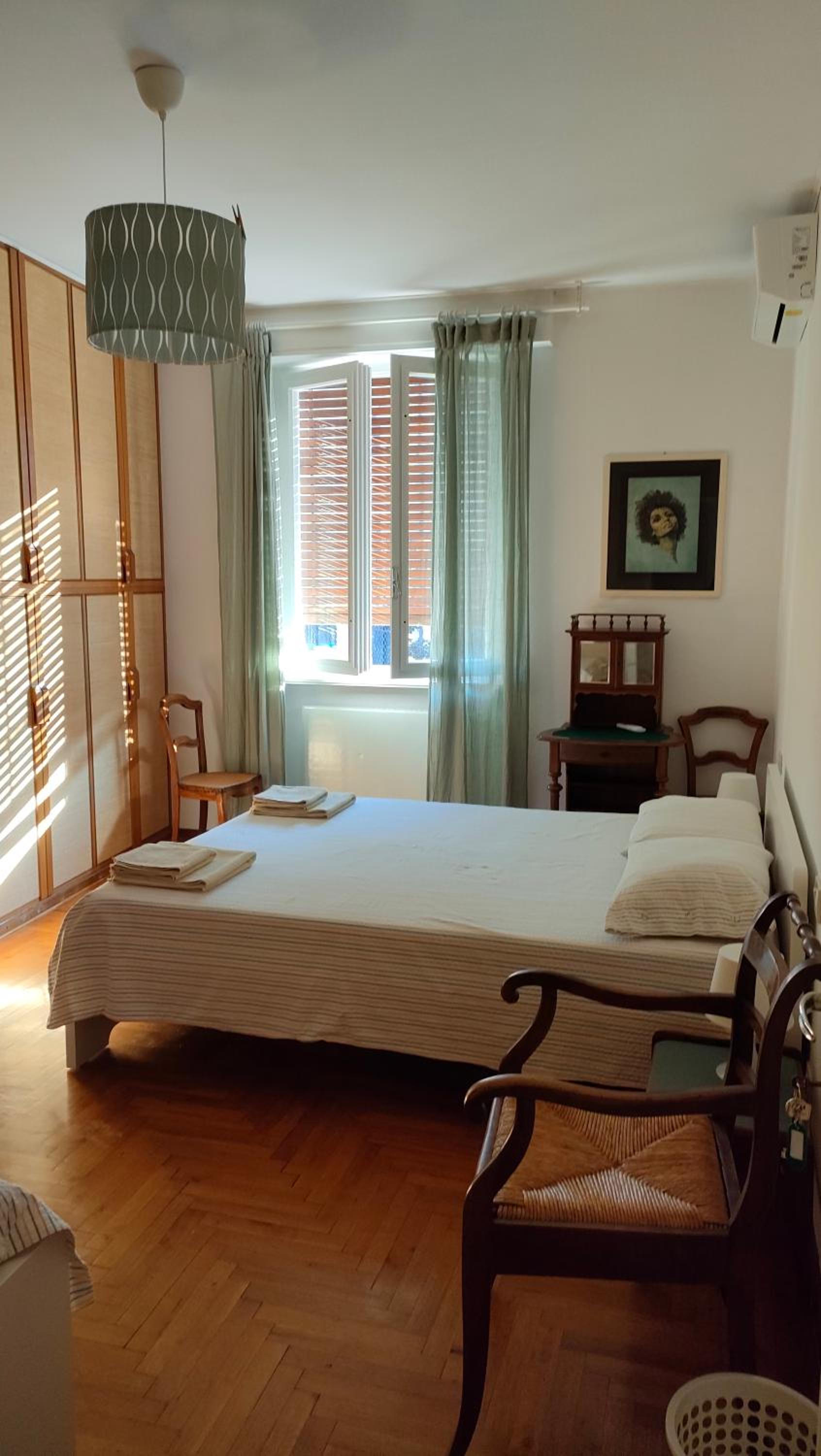 Double Room with Private External Bathroom - Photo 1