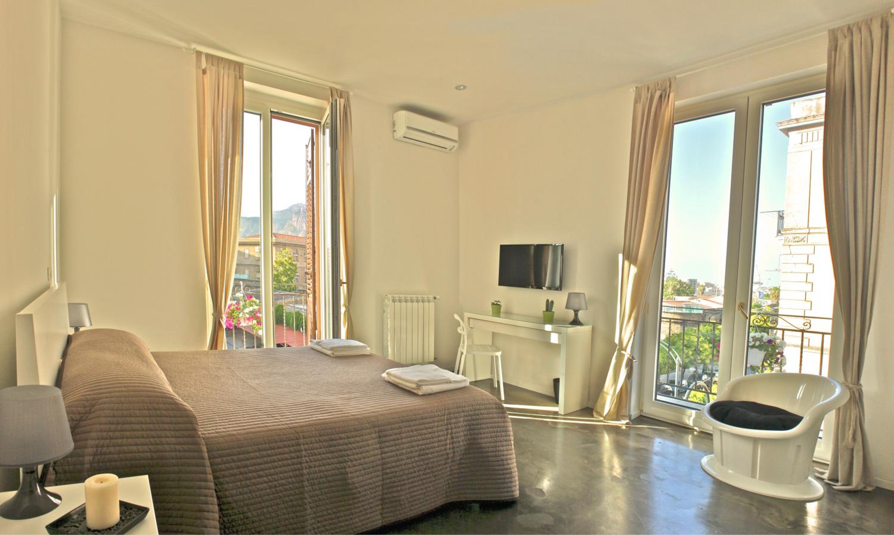 Suite with Balcony photo 1
