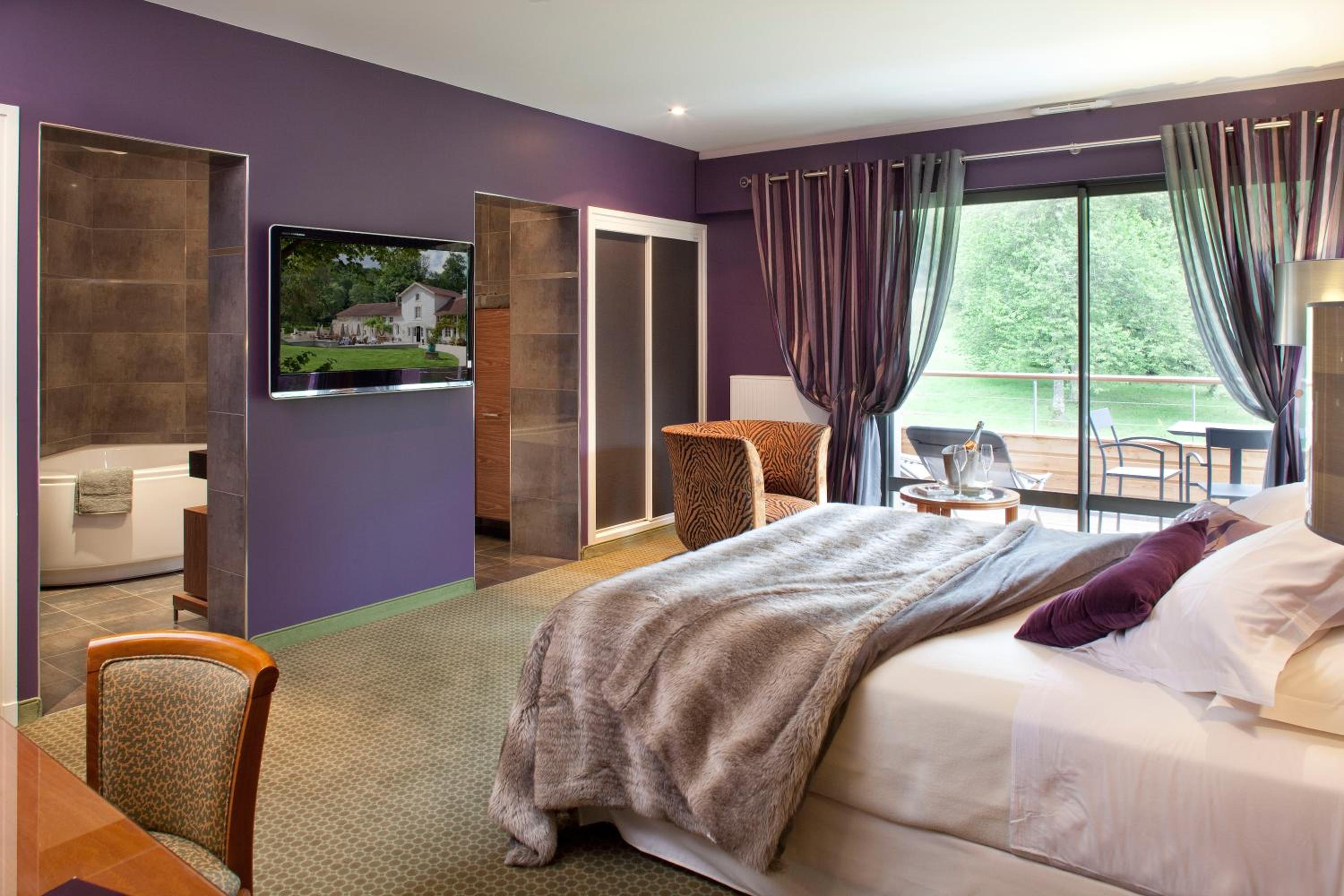 Suite with Spa Bath - Photo 1