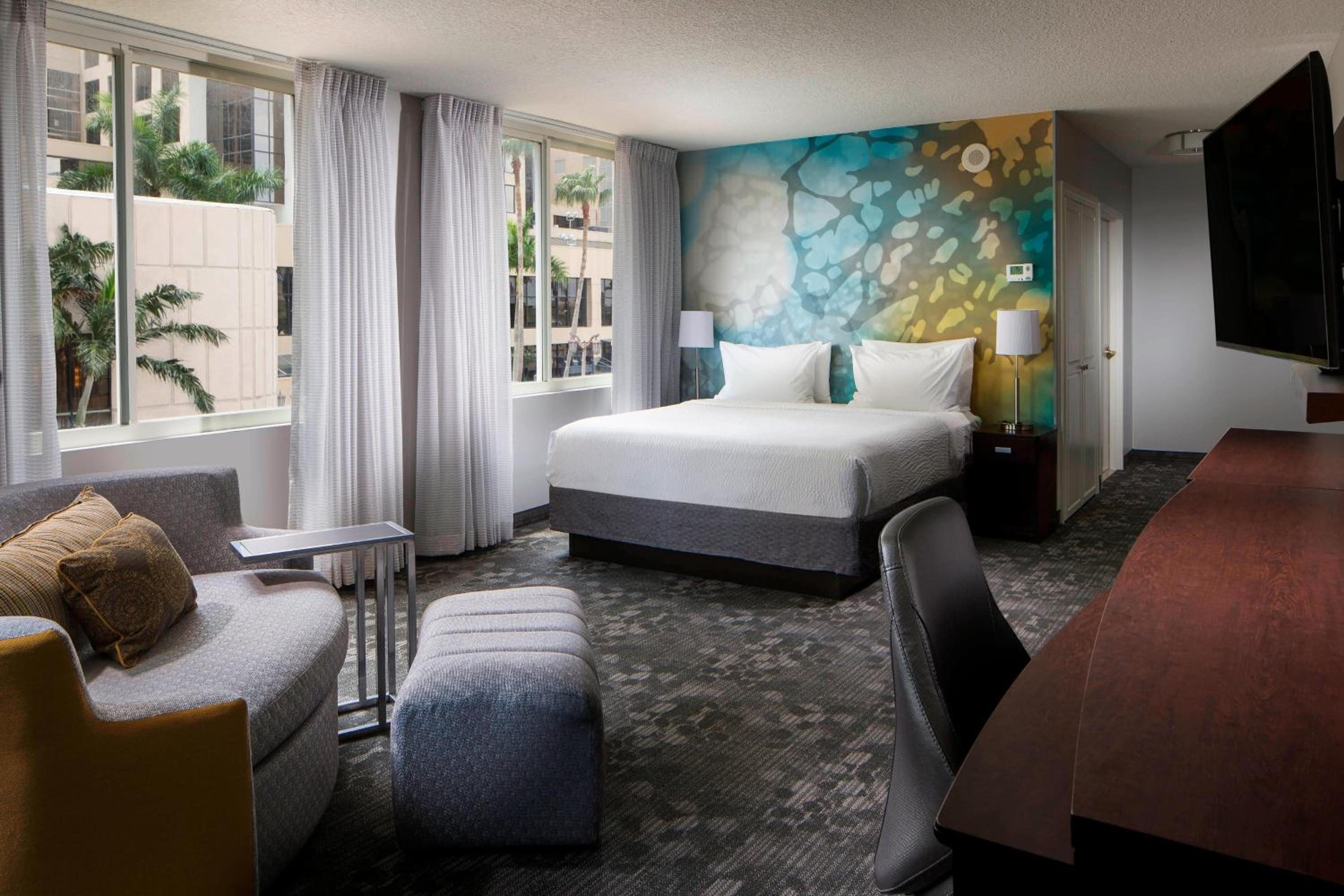 Executive King Room with Sofa Bed photo 2