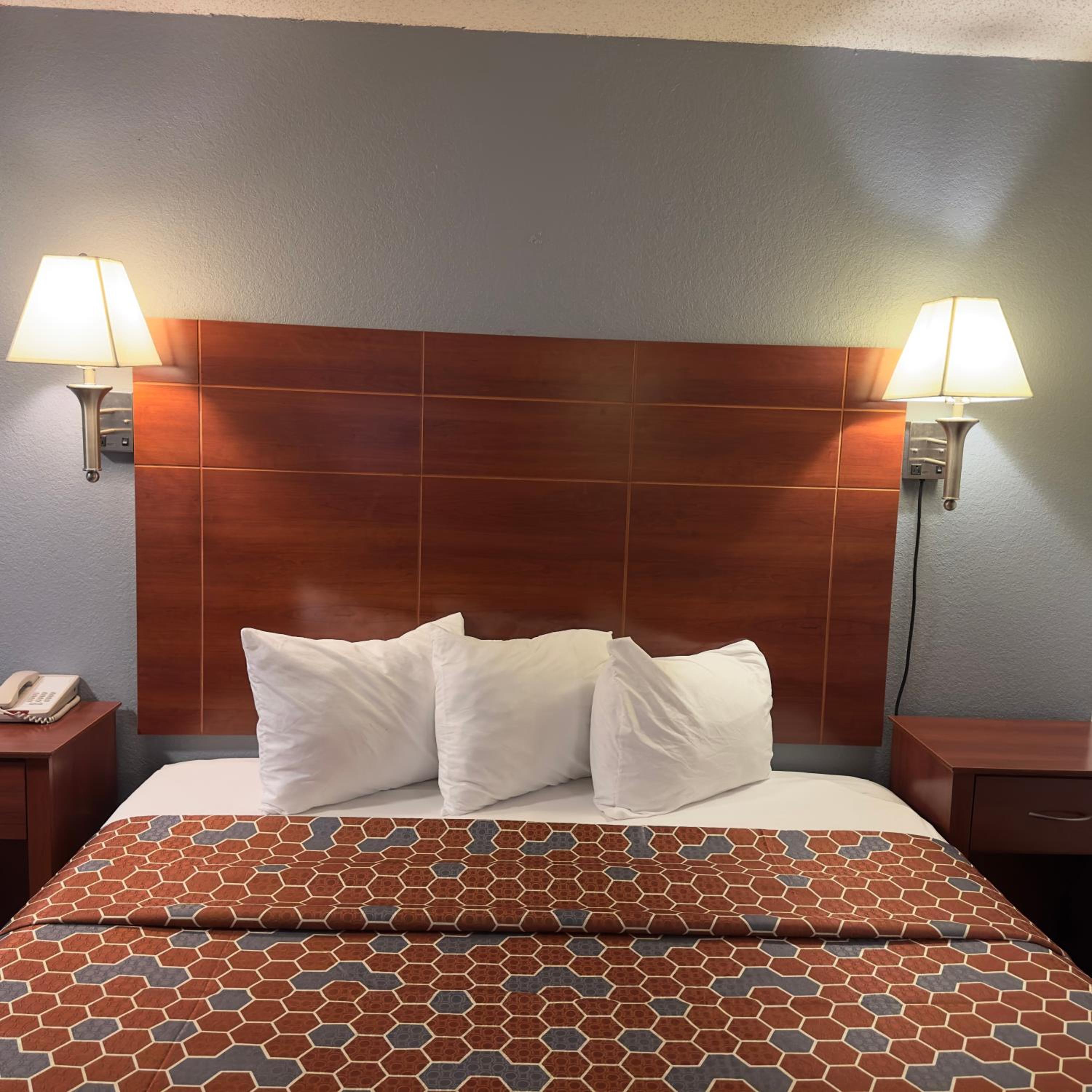 King Room - Non-Smoking - Photo 6