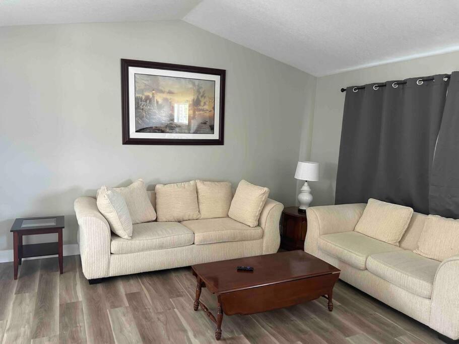 Six-Bedroom House photo 1