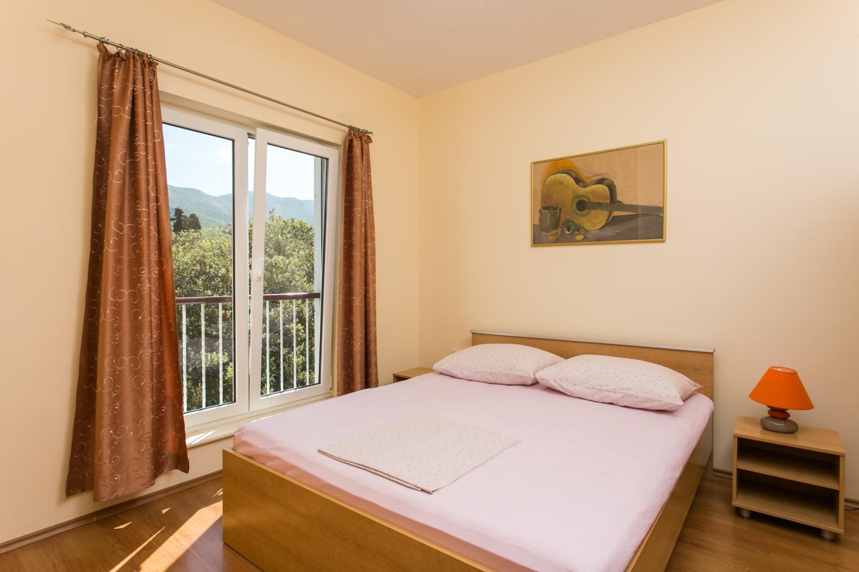 One-Bedroom Apartment With Balcony And Sea View photo 3