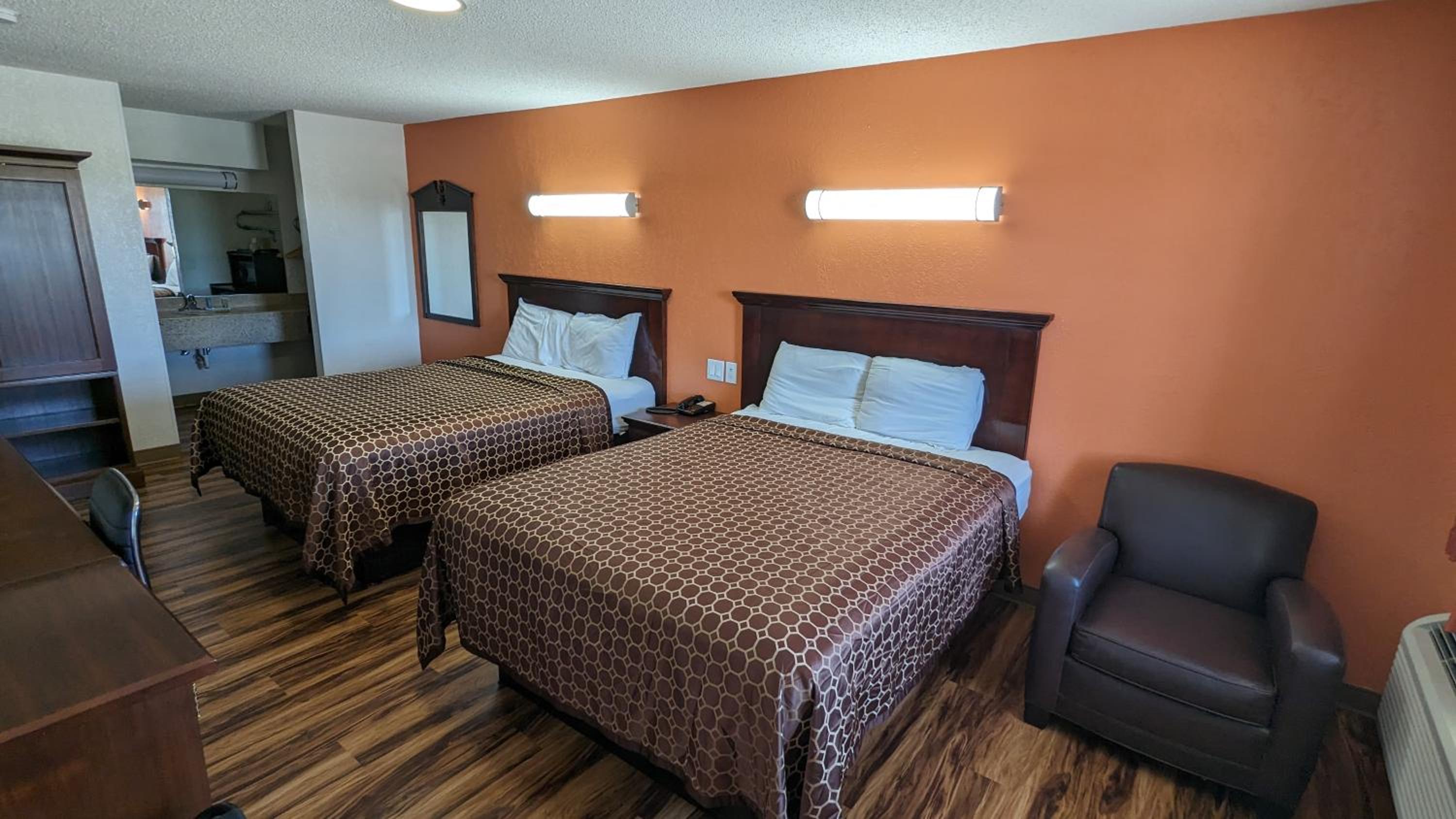 Deluxe Queen Room - Photo 3