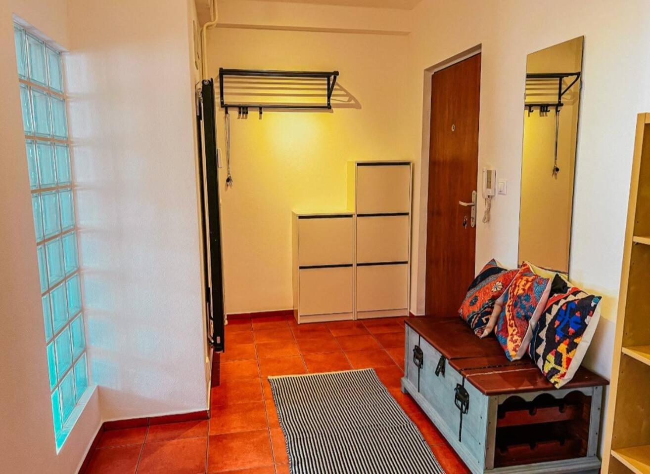 One-Bedroom Apartment photo 3