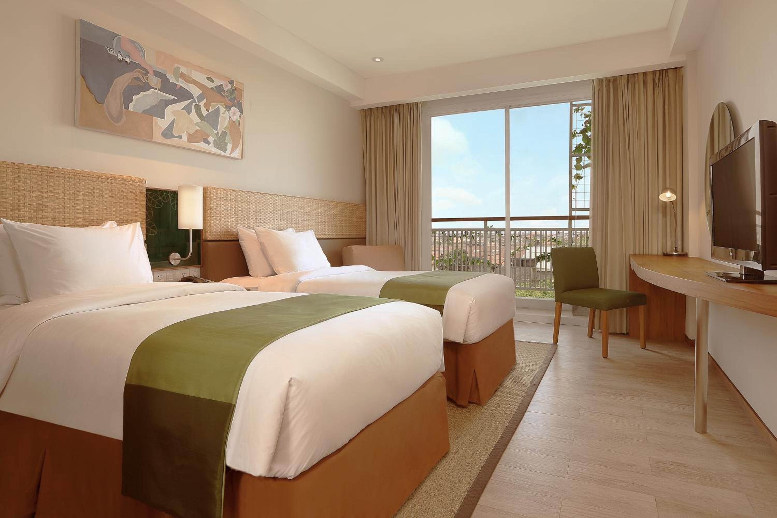 Deluxe Twin Room with Balcony photo 3